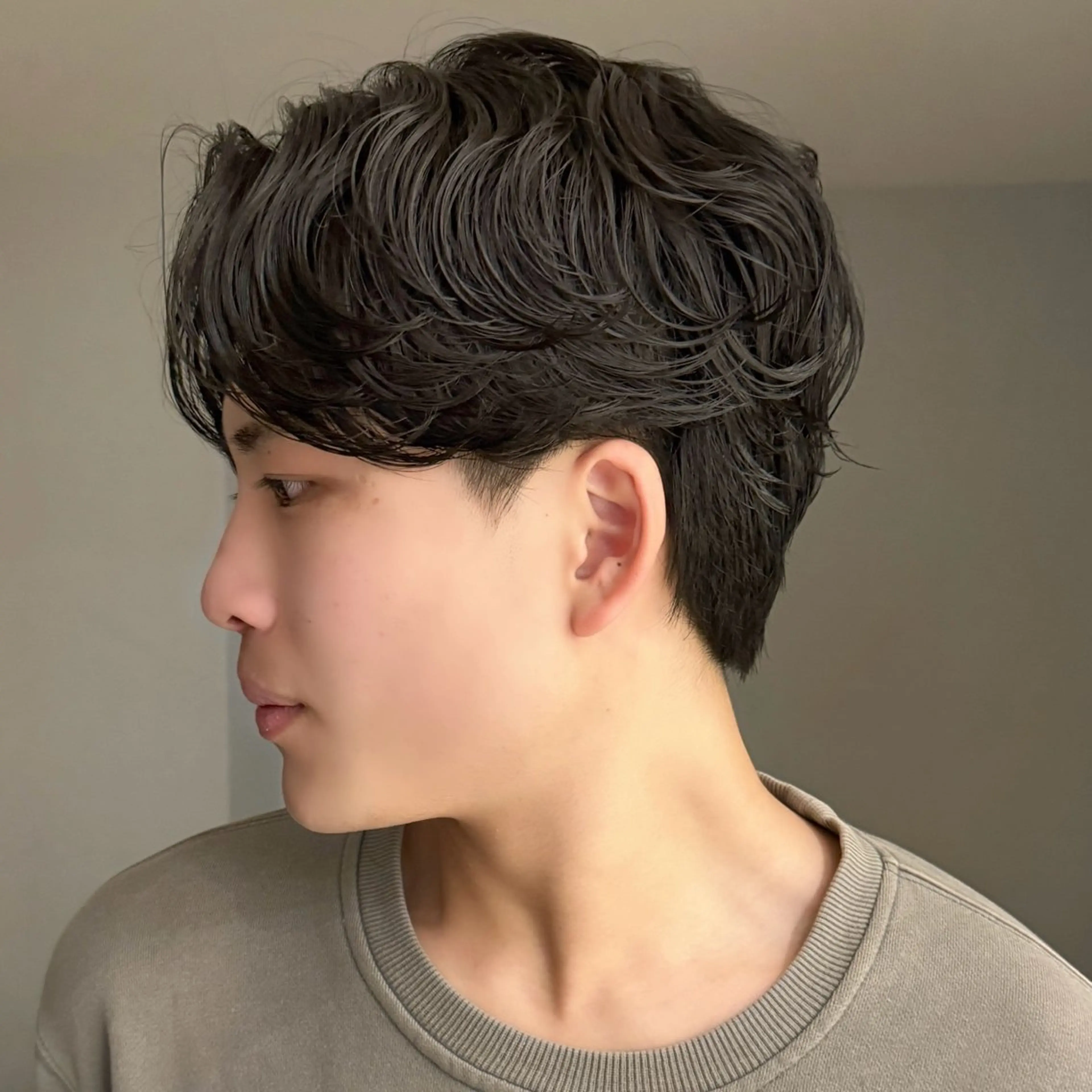 パーマ メンズ センターパート ダウンパーマ フェザーパーマ メンズ韓国風 マッシュ カット パーマ GO TODAY シェアサロン原宿 Verno所属・センターパート特化/ メンズカット/ヒロキのヘアスタイル