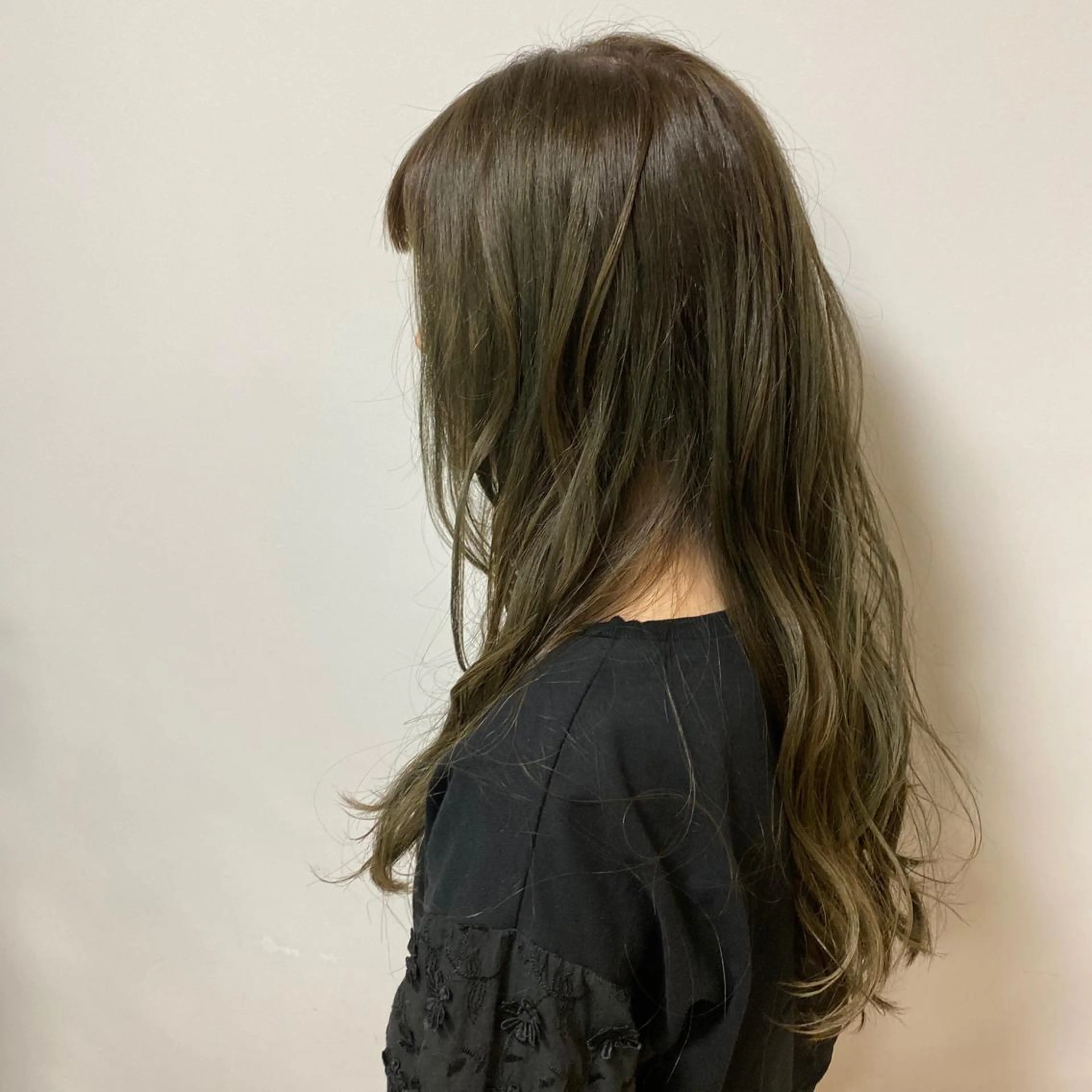 ロング カラー アッシュ トリートメント ヘアカラー NATURAL MOMOMIのヘアスタイル