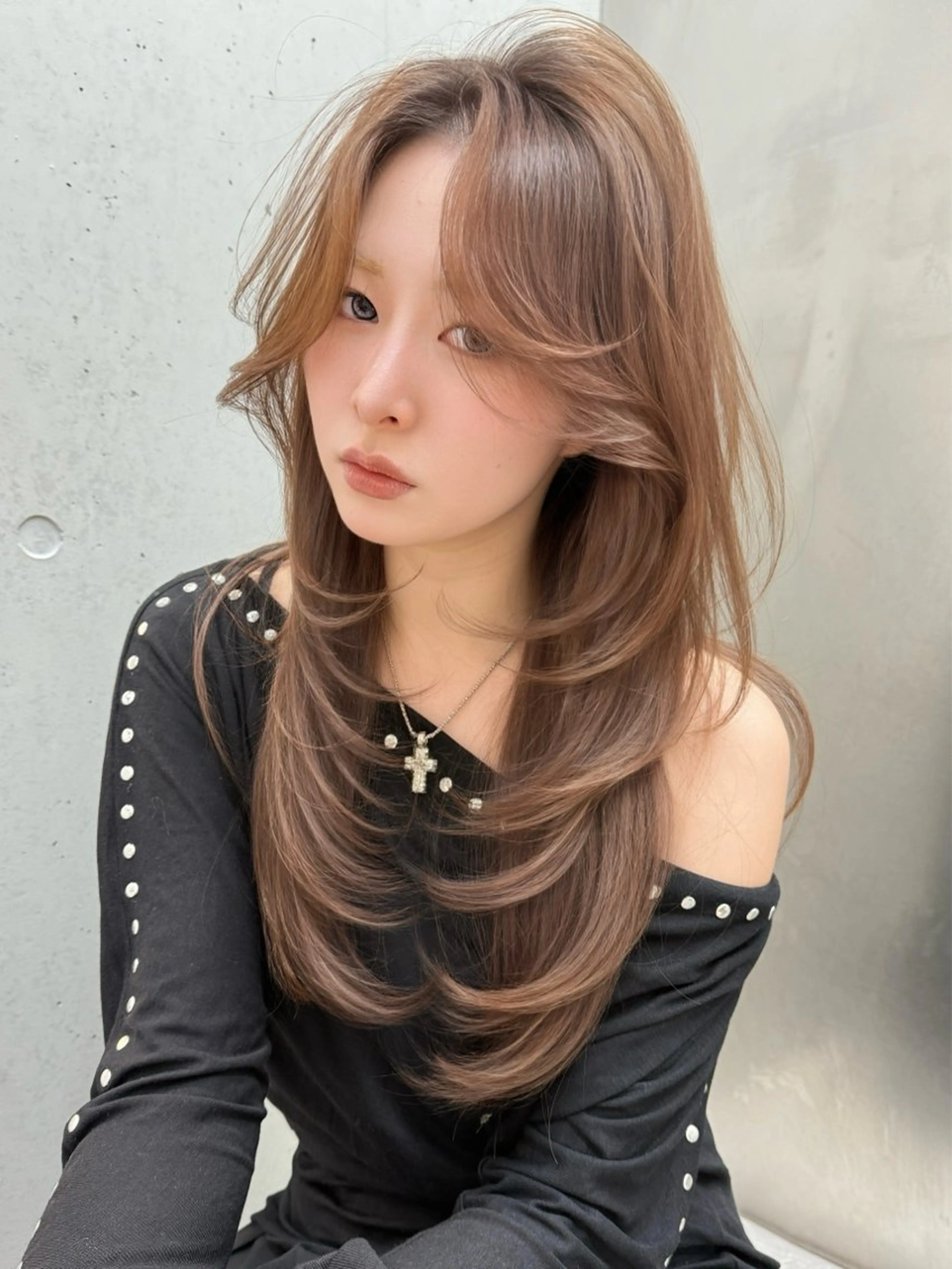 セミロング ハッシュカット レイヤーカット カット ヘアカラー 戸張 翔太のヘアスタイル