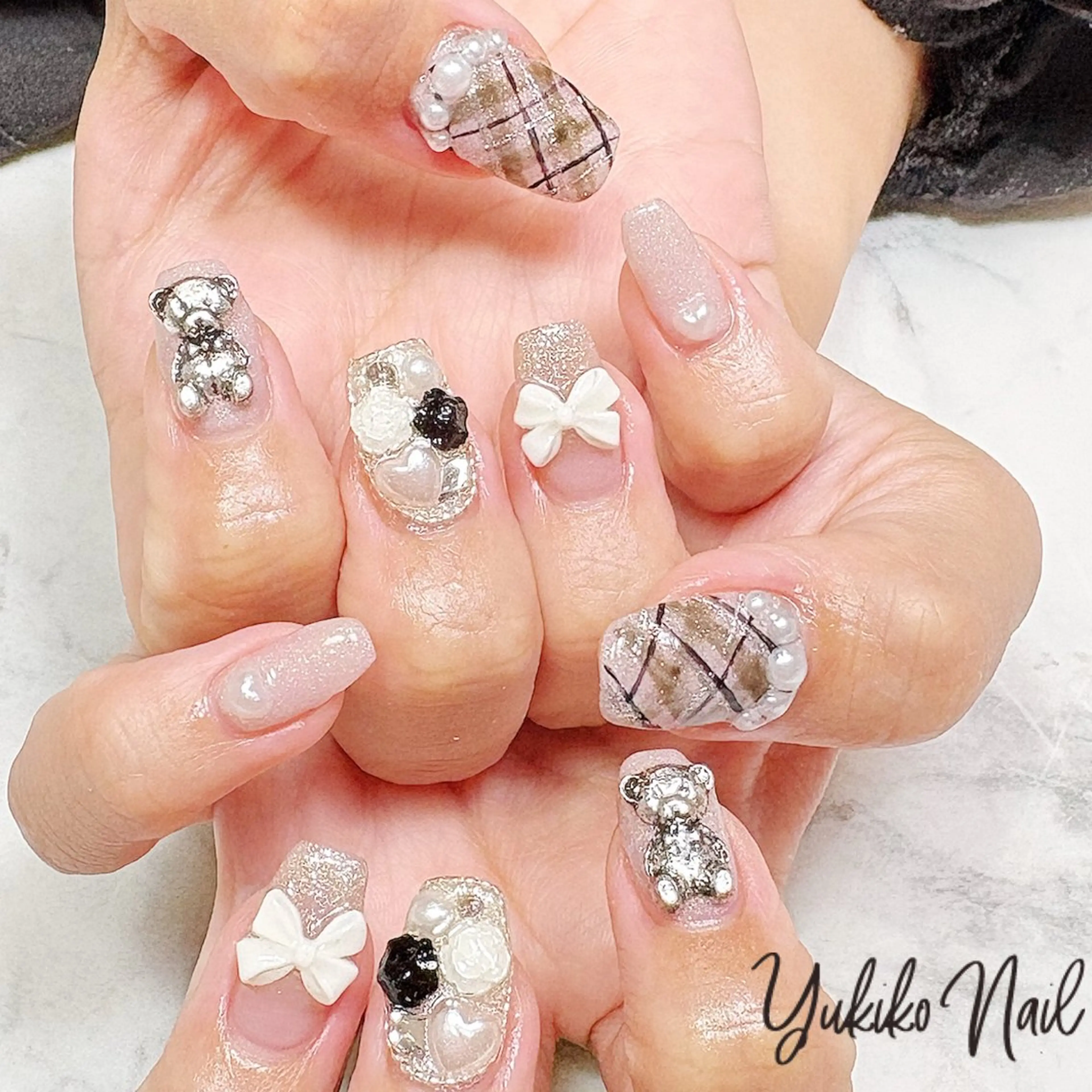 ネイル ガーリー ゴージャス 韓国ネイル シルバー ワンホンネイル ハンドネイル ユキコ ネイルのネイルデザイン