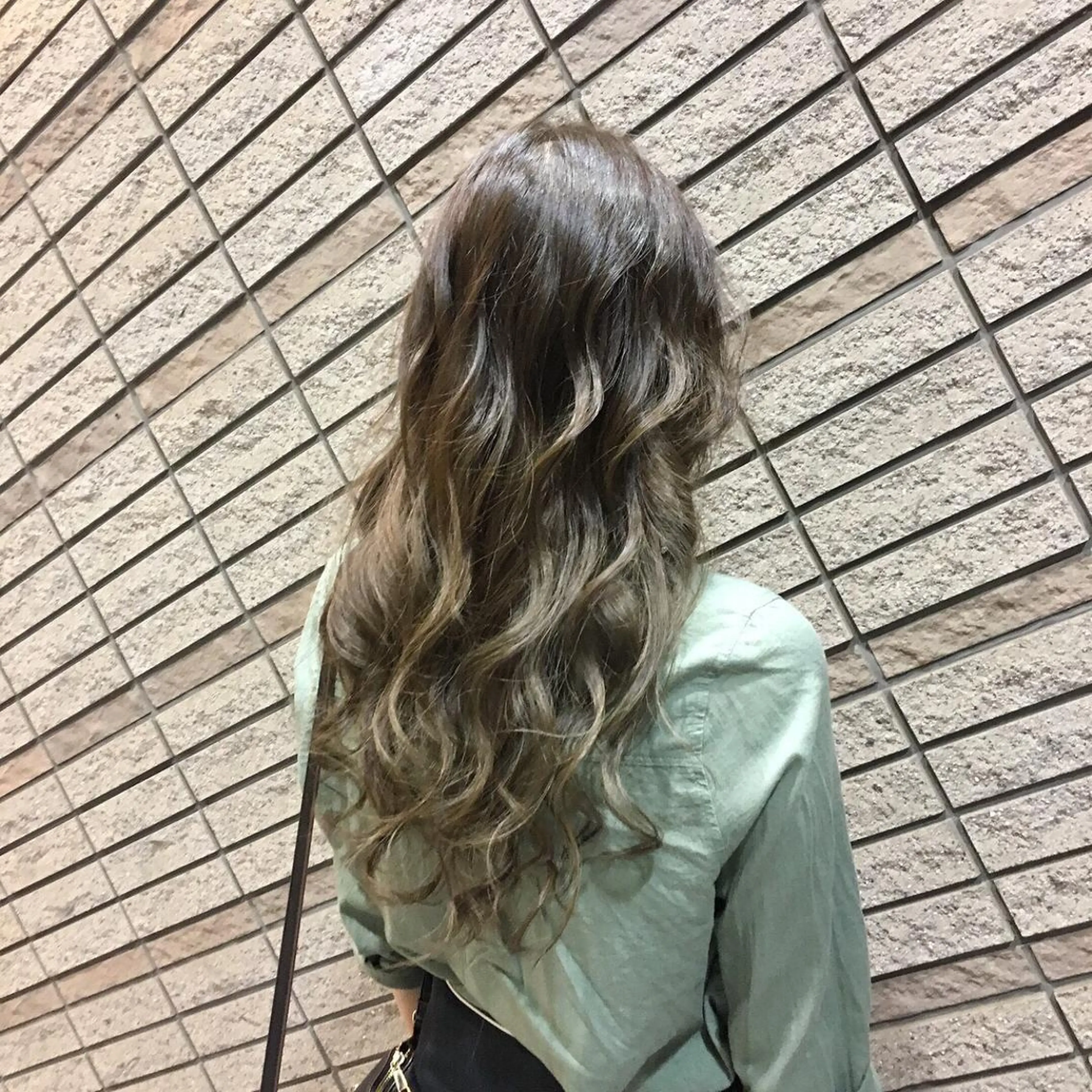ロング ハイライト 大山 晃介のヘアスタイル