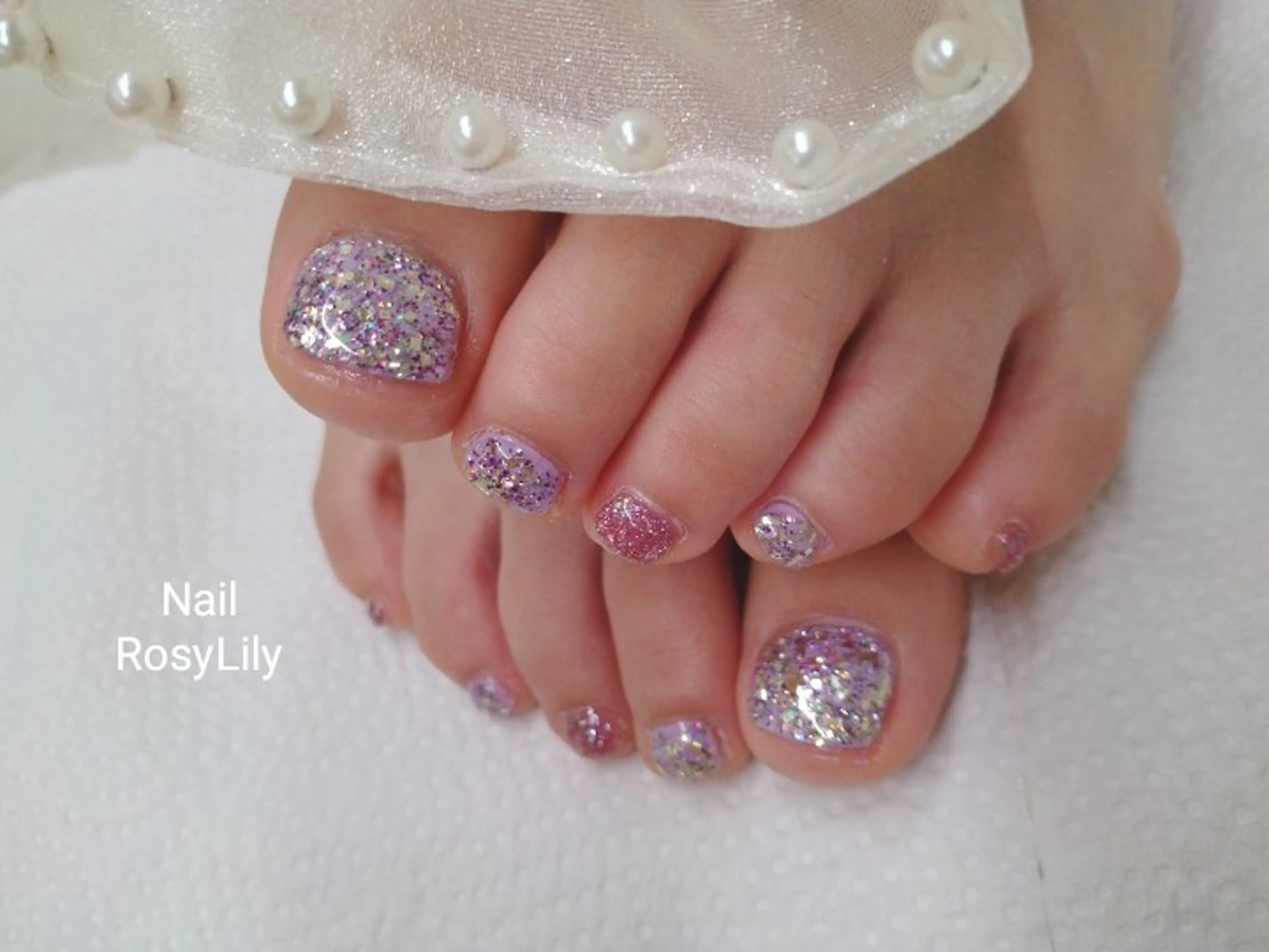 ネイル フットネイル キラキラネイル ラメ(グリッター) プライベートサロン Rosy Lilyのネイルデザイン