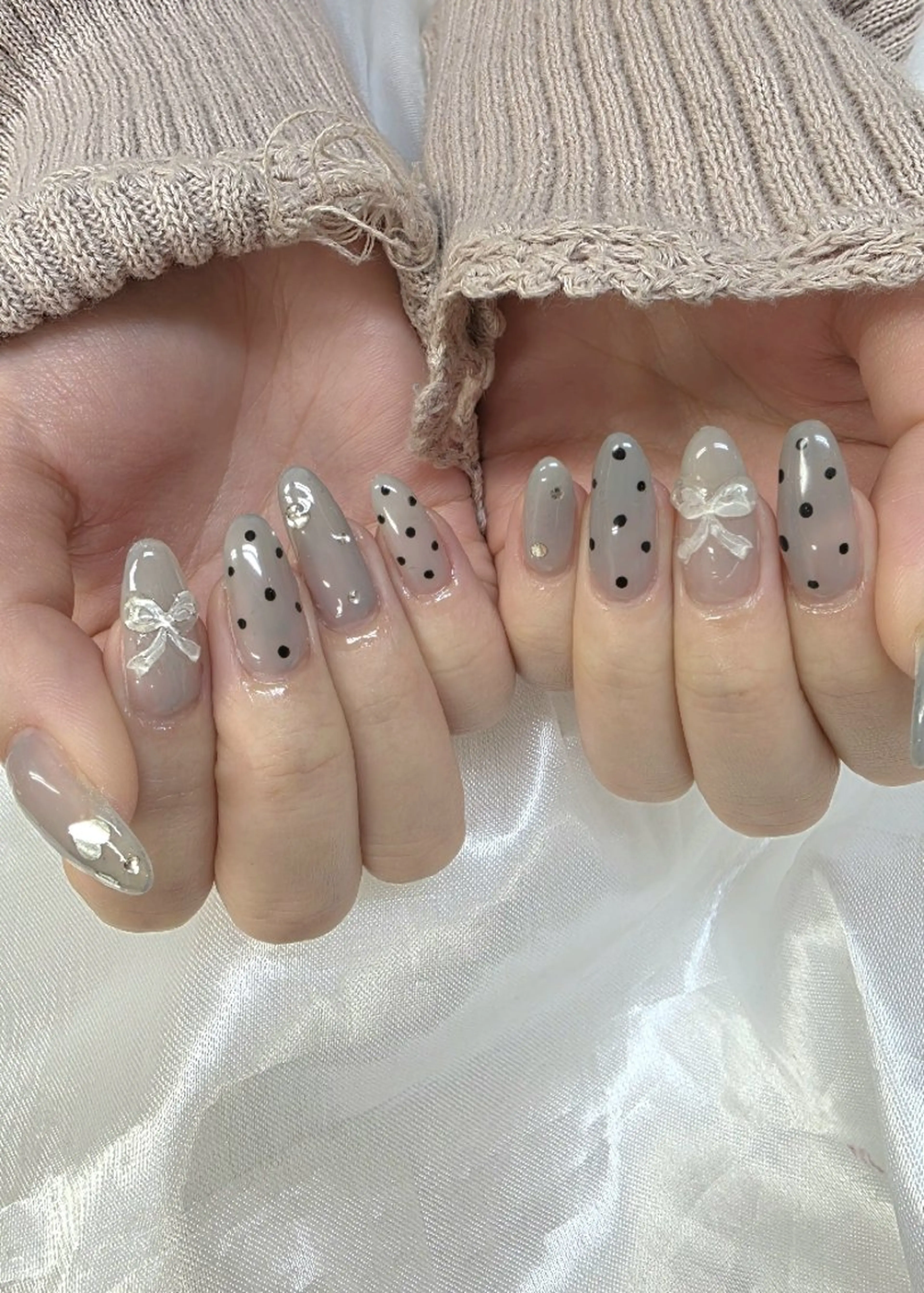 ネイル ドット ガーリー ぷっくりネイル リボン ワンホンネイル ハンドネイル Nail 🌱TSUBASAのネイルデザイン