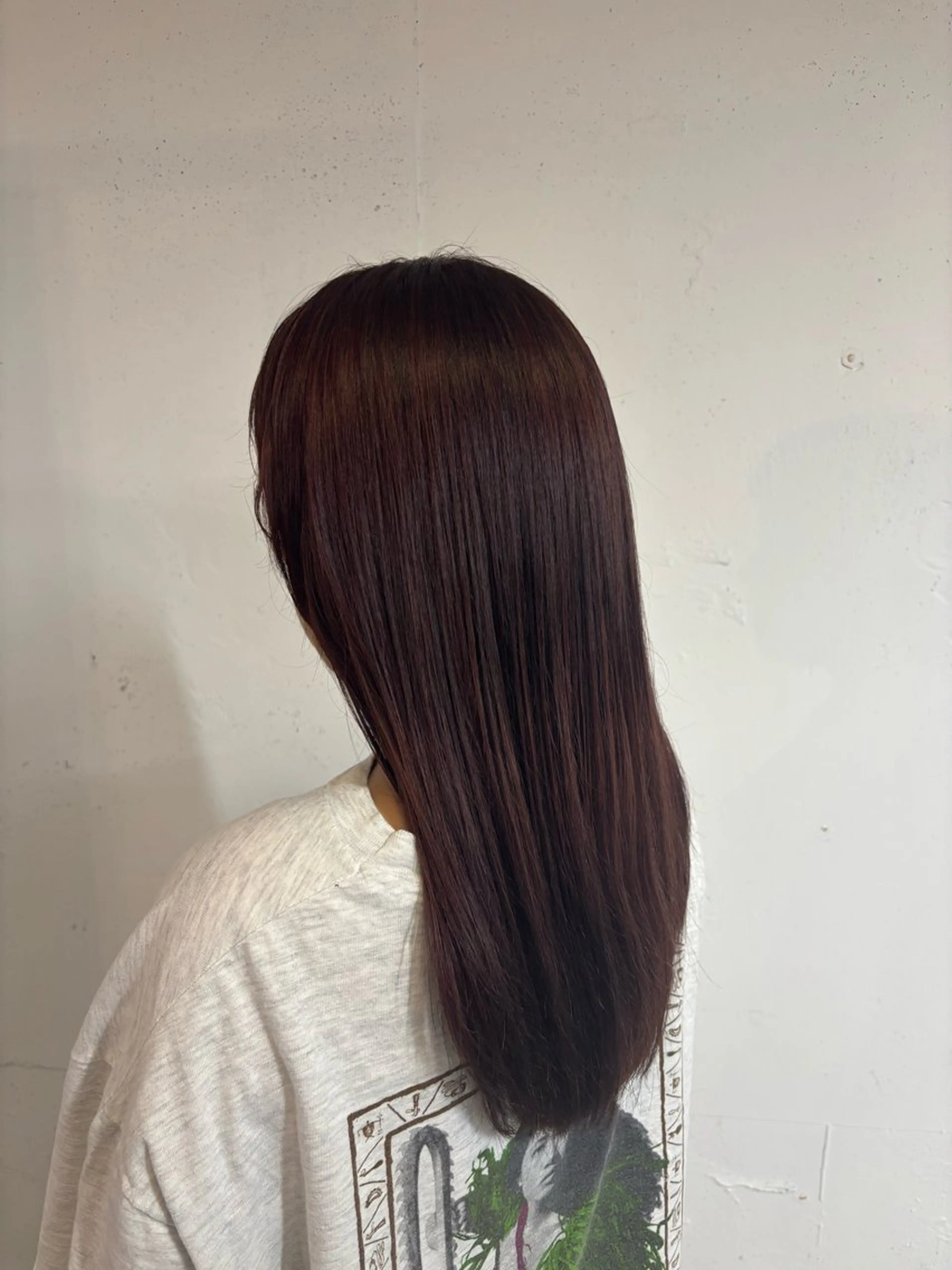 カラー 六信 咲希のヘアスタイル