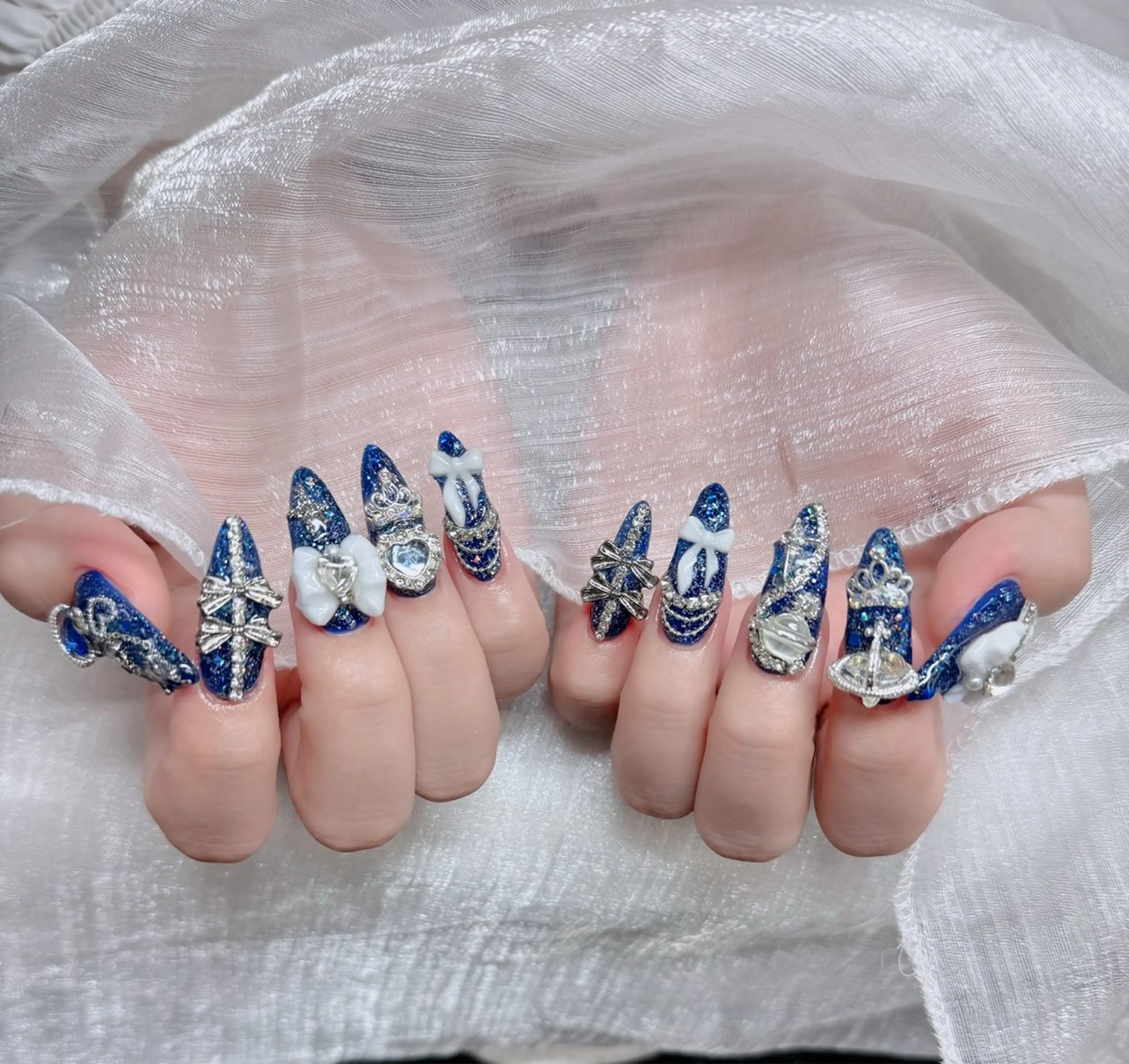 ネイル フレンチネイル ジェルネイル ガラスフレンチ ハロウィン ハート ハンドネイル H.baby Nail Salonのネイルデザイン