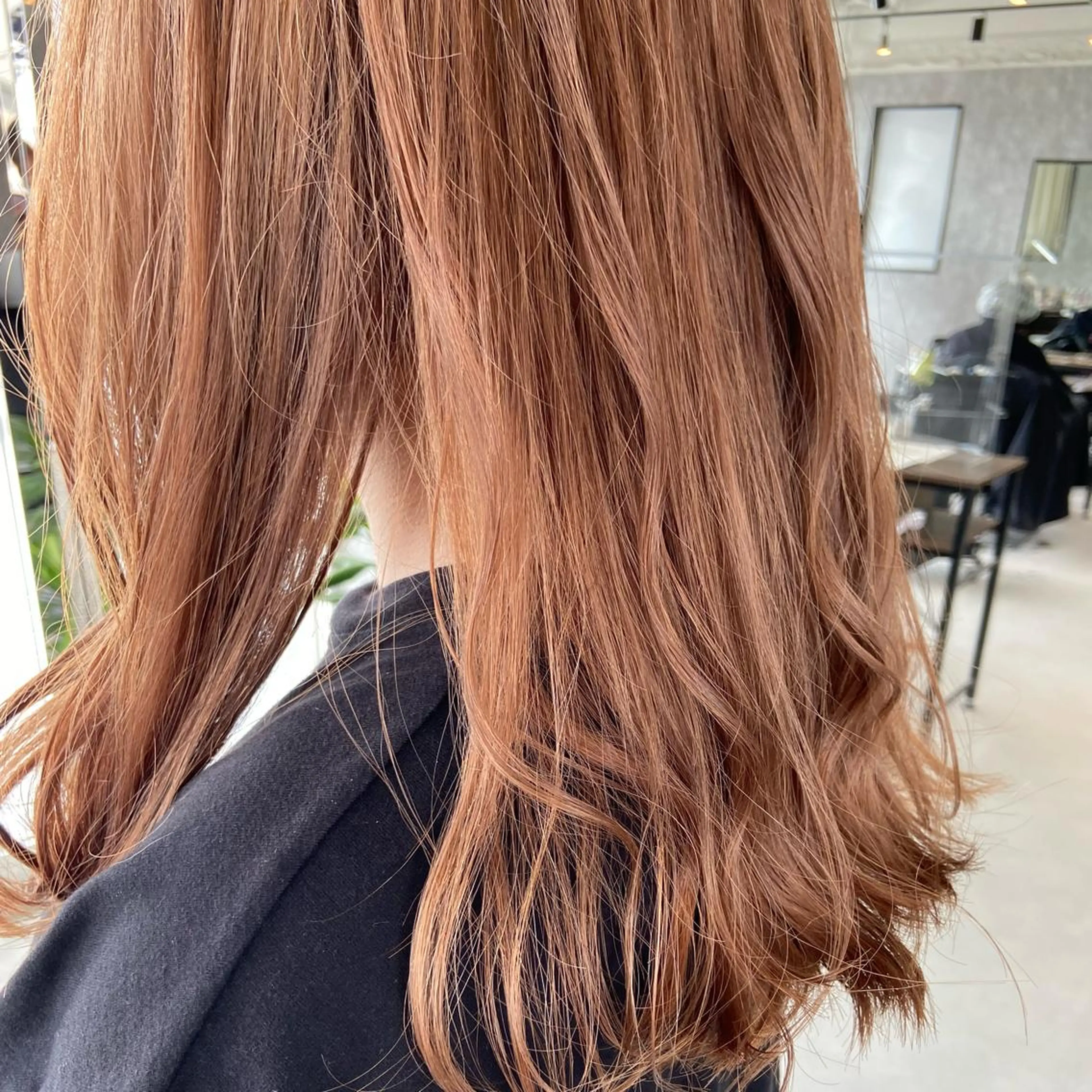 ロング カラー ヘアアレンジ ベージュカラー TIDEHAIR SHIHOのヘアスタイル