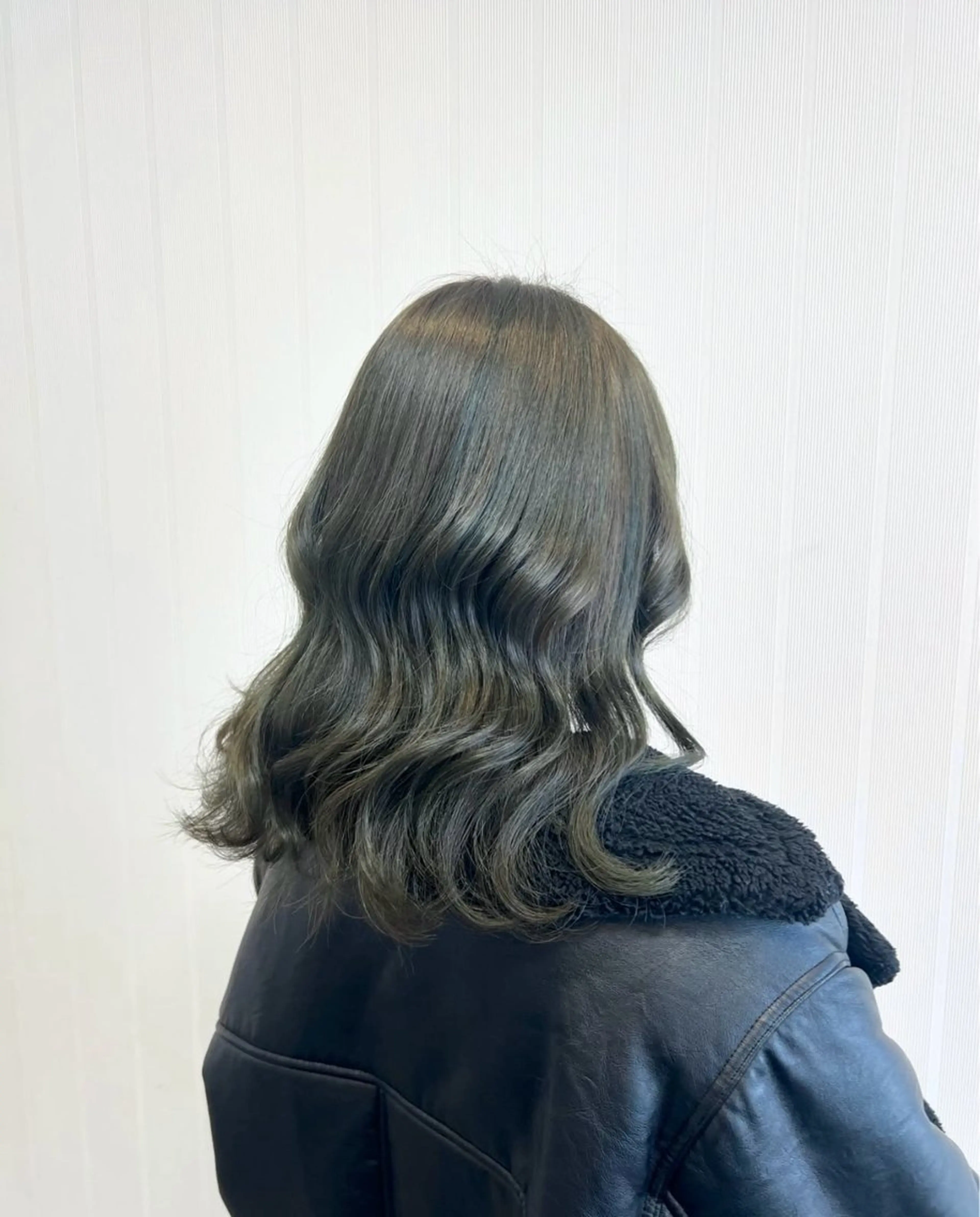 セミロング カラー オリーブカラー 京橋🫧七菜 /艶カラー/髪質改善のヘアスタイル