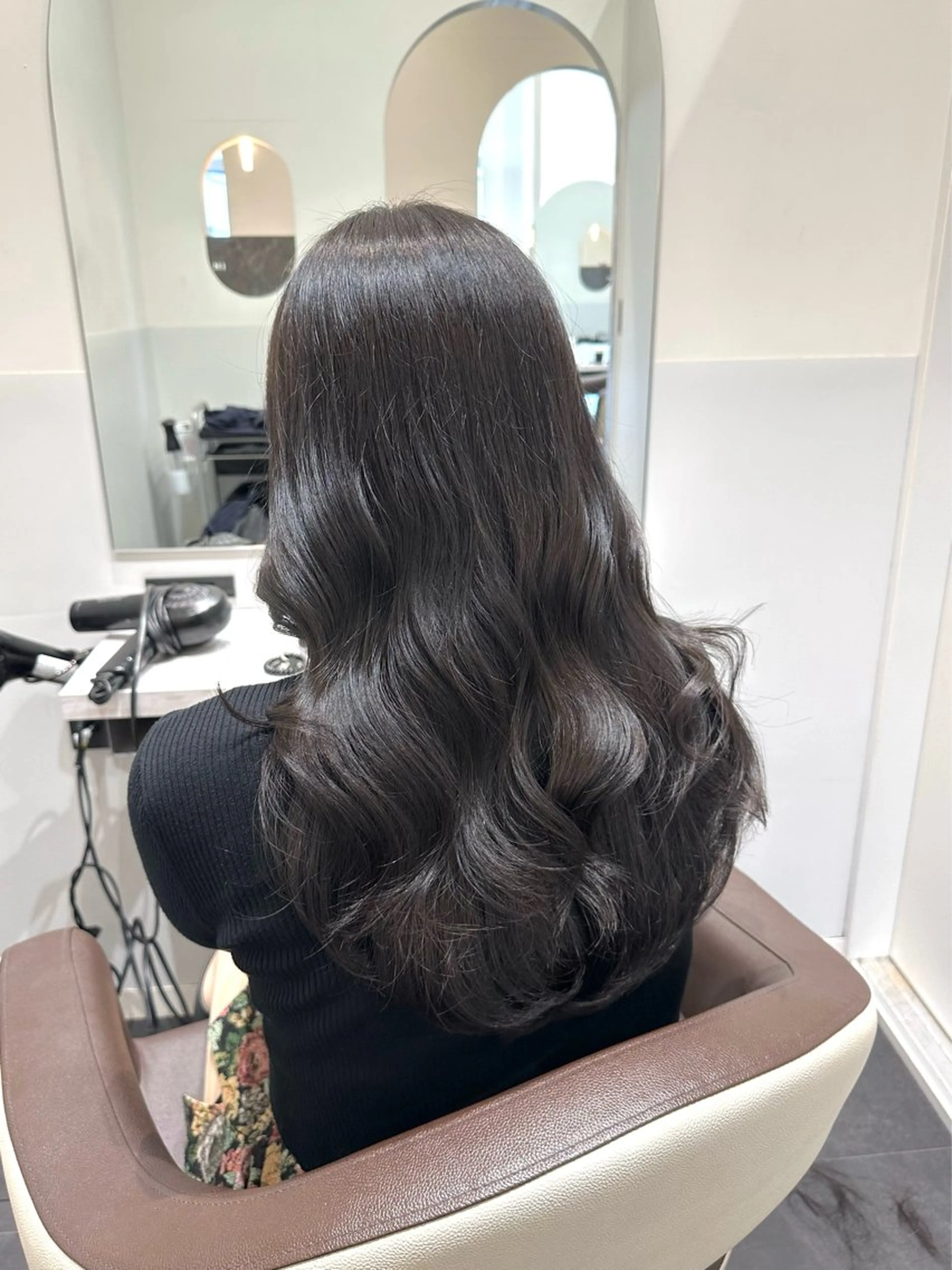 ロング カラー ブリーチ ダークグレー ダークグレージュ グレージュ ブリーチなしカラー カット ヘアカラー トリートメント 矢野 晃平のヘアスタイル