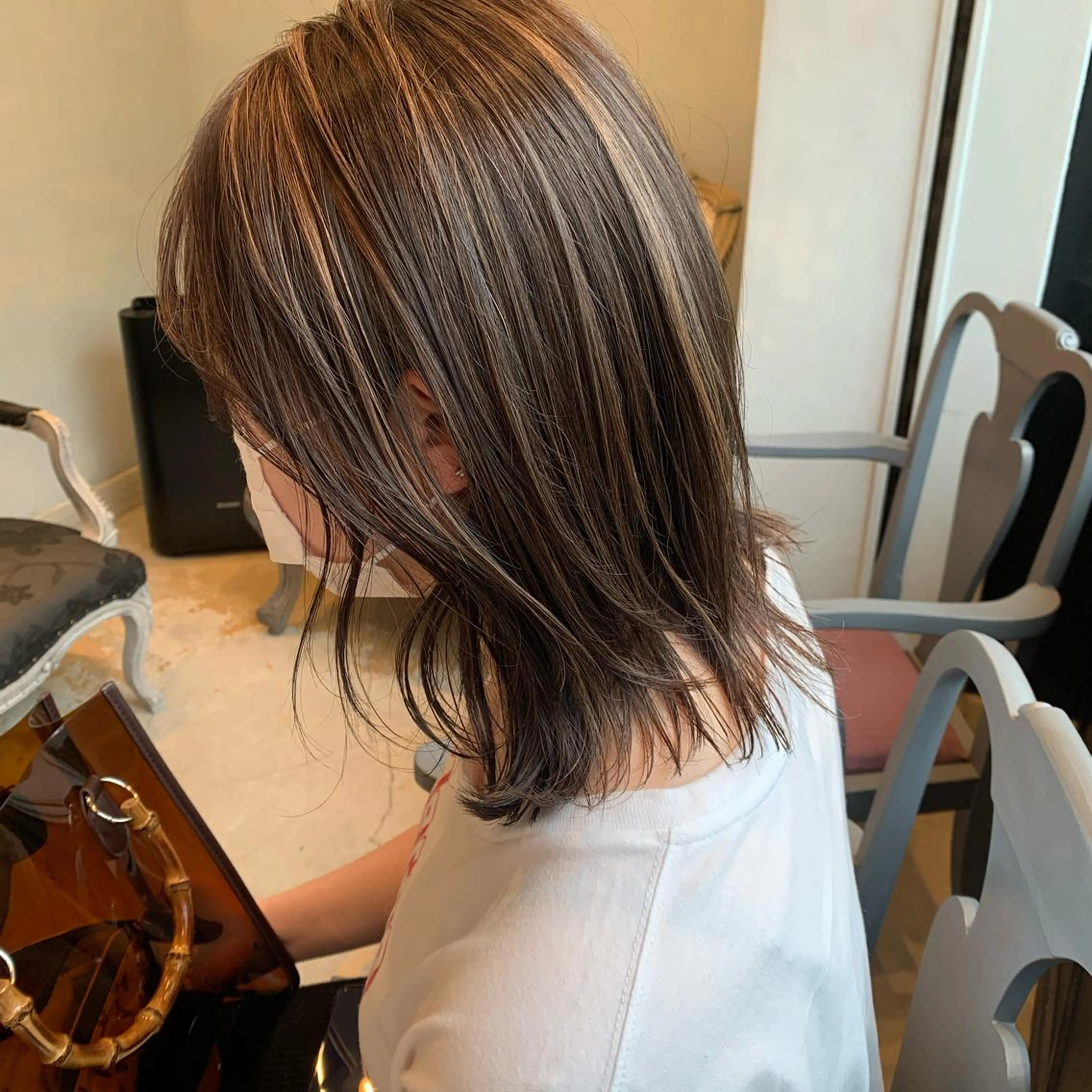 ミディアム SAKINO. ベージュカラーのヘアスタイル