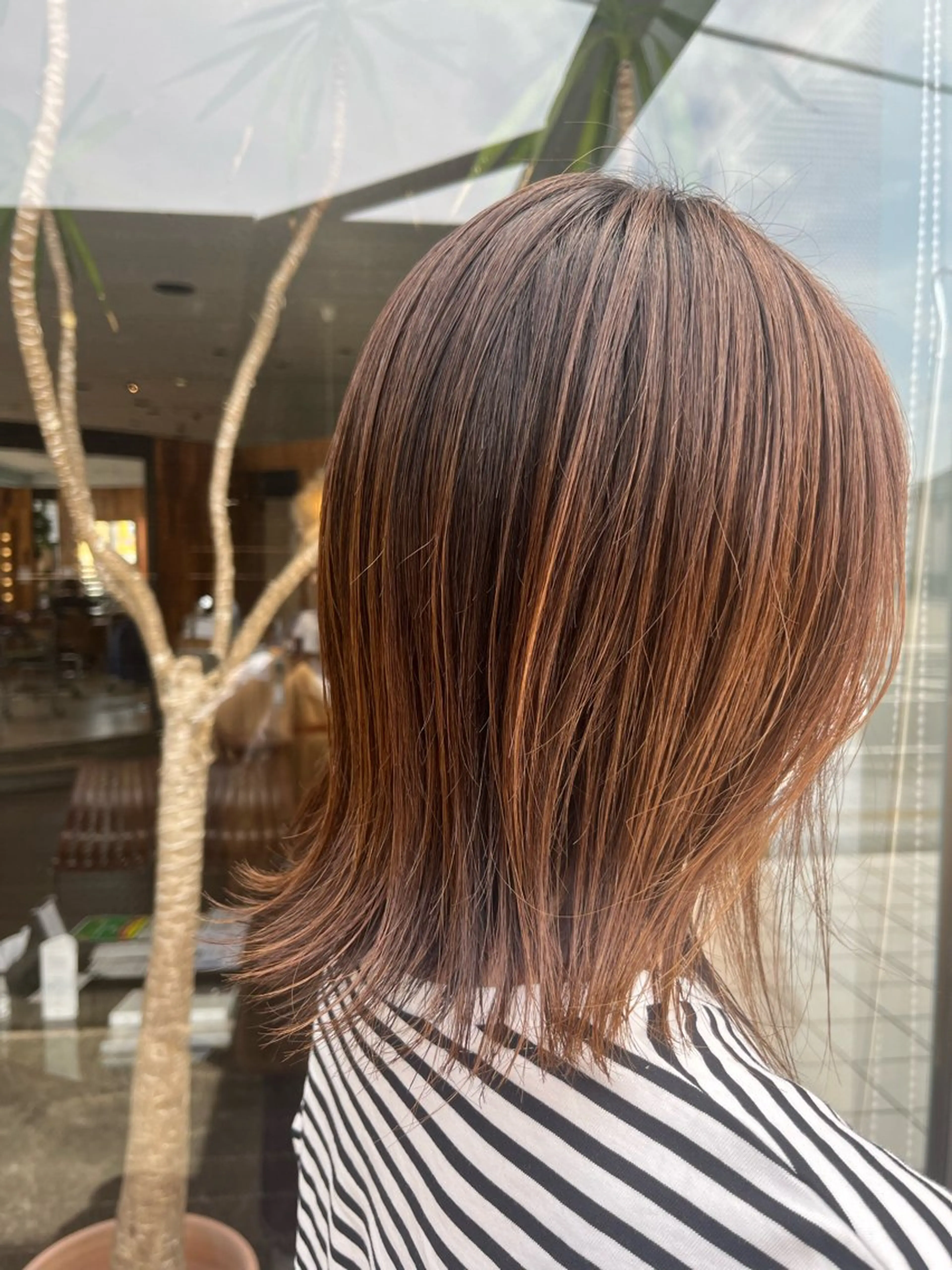 ミディアム カット 長南 やよいのヘアスタイル