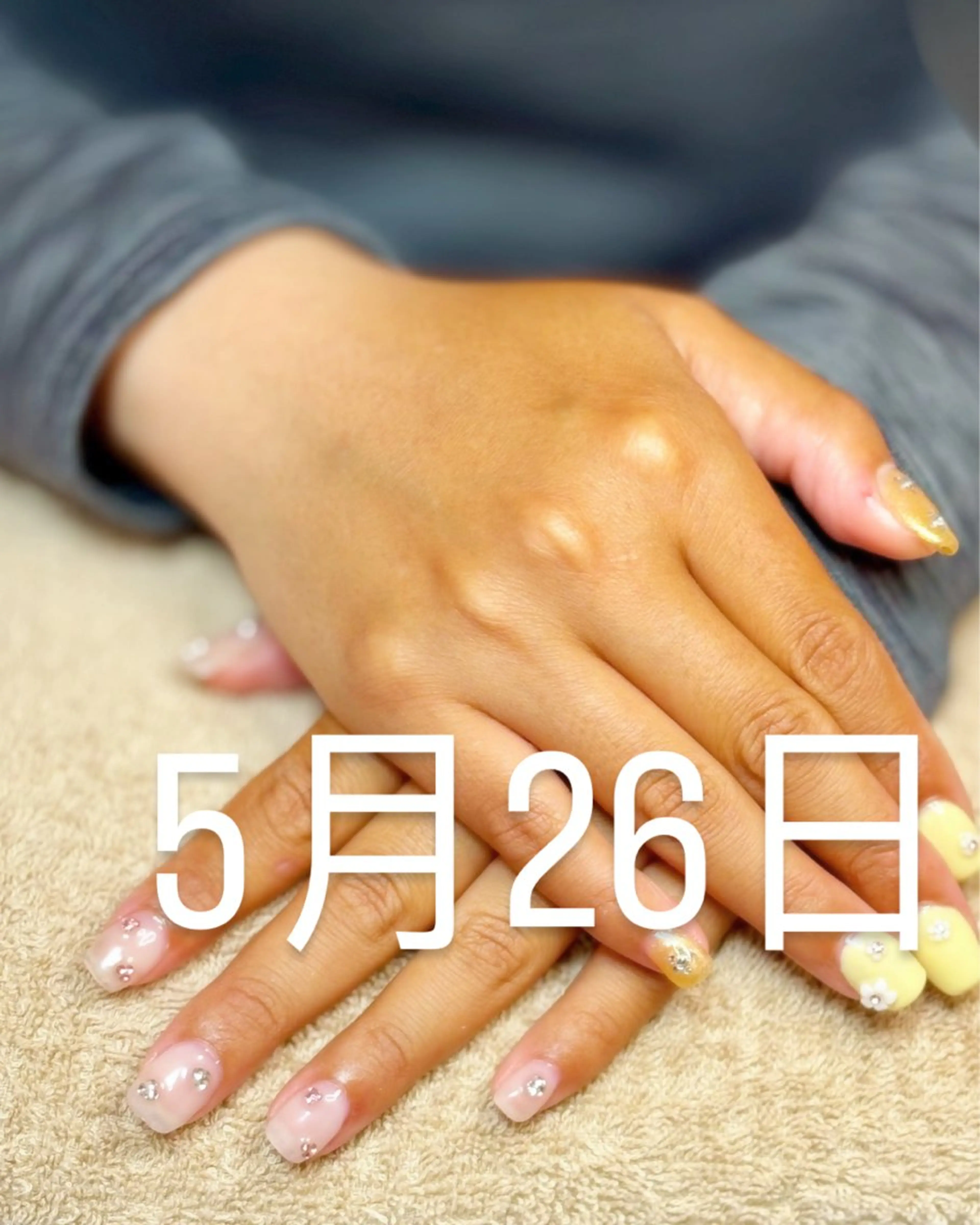 ネイル オーロラネイル 長さ出し パステルネイル ストーンネイル ホワイト 自宅サロン mArsのネイルデザイン