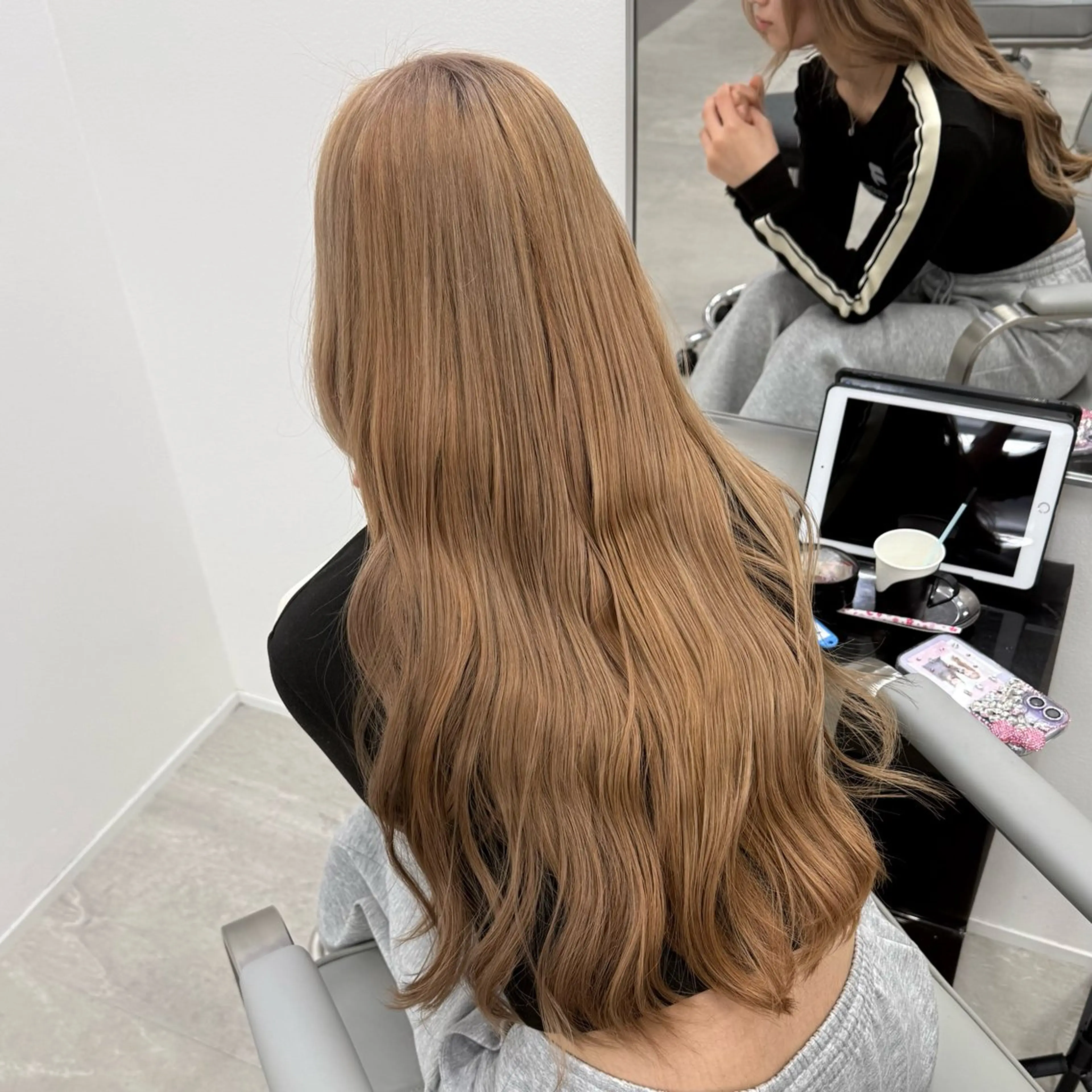 ロング カラー ベージュカラー ミルクティーベージュ ヘアカラー 中明度カラー/ ベージュ/noaのヘアスタイル