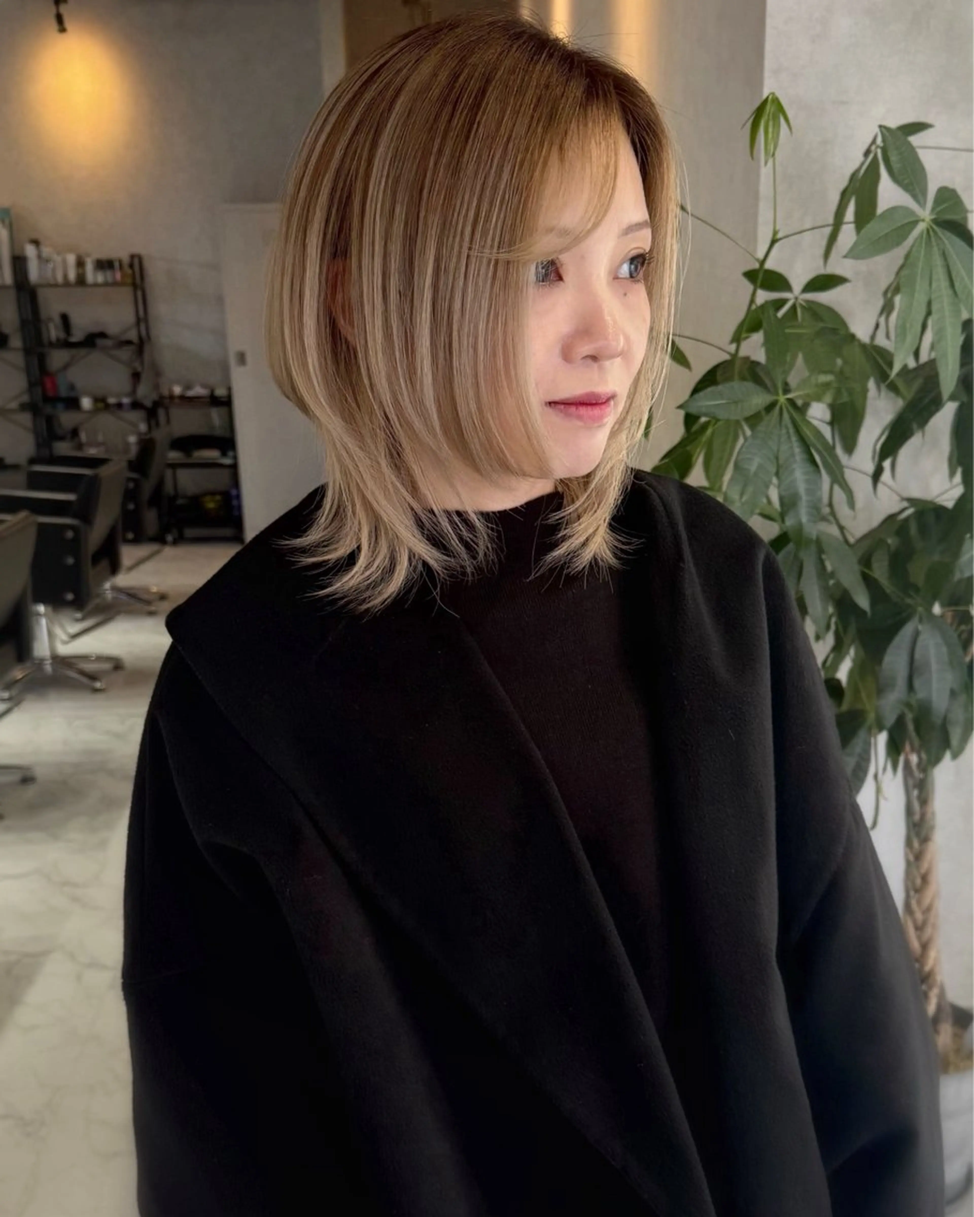 ミディアム カラー ヘアアレンジ バレイヤージュ デザインカラー ハイライトカラー 外国人風カラー ハイライト カット ヘアカラー トリートメント アンドウ ユウ/ レイヤーカット/韓国のヘアスタイル