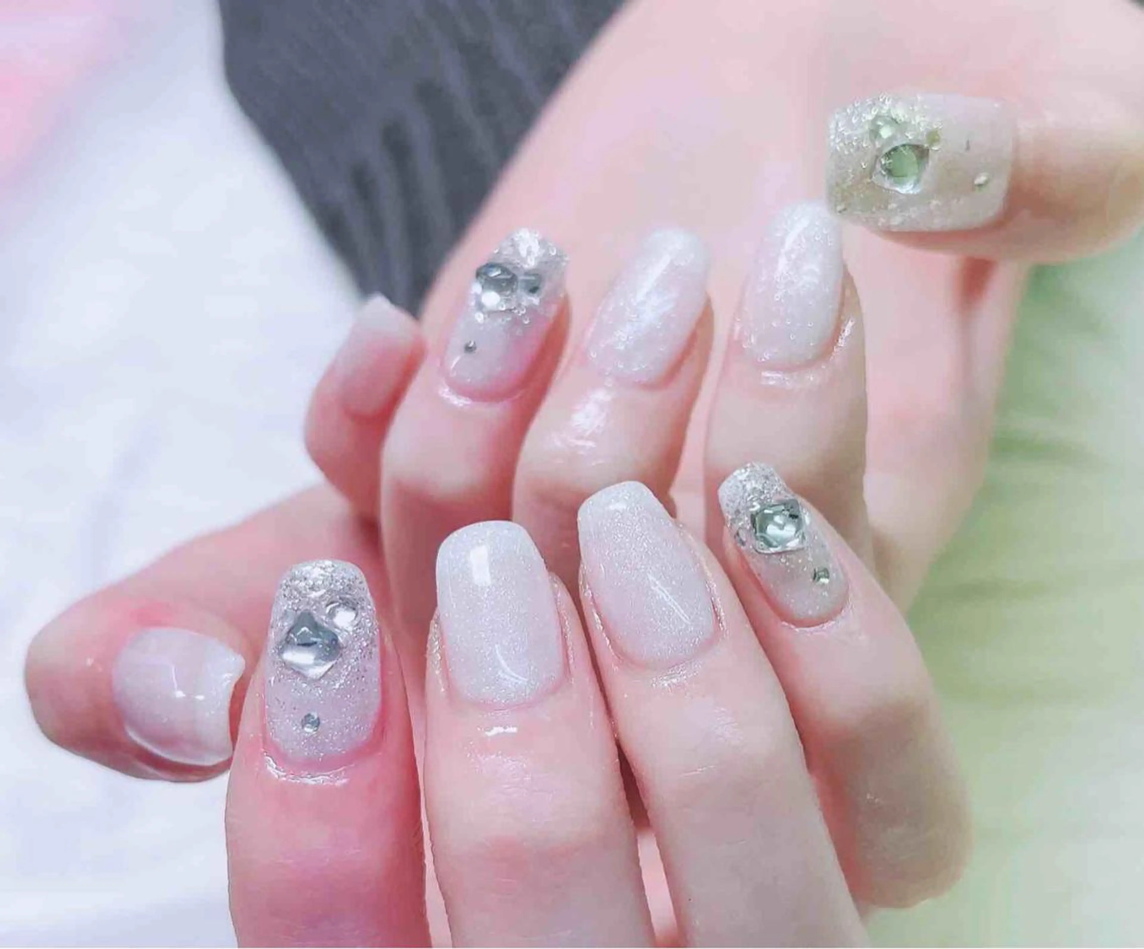 ネイル ハンドネイル MoonNail ユリ🌸のネイルデザイン