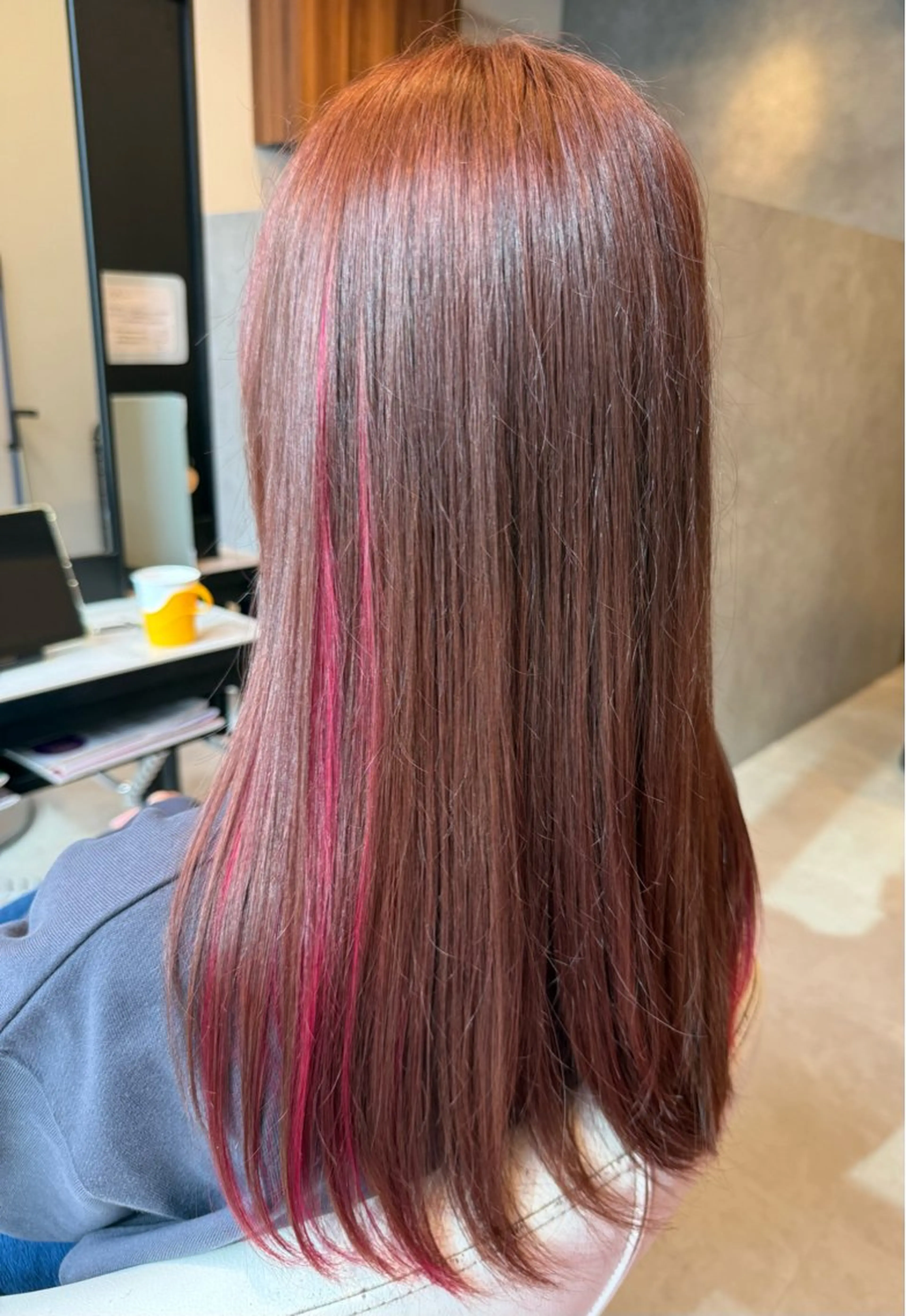 ロング カラー イヤリングカラー ピンクカラー ヘアカラー 高石 乃愛のヘアスタイル