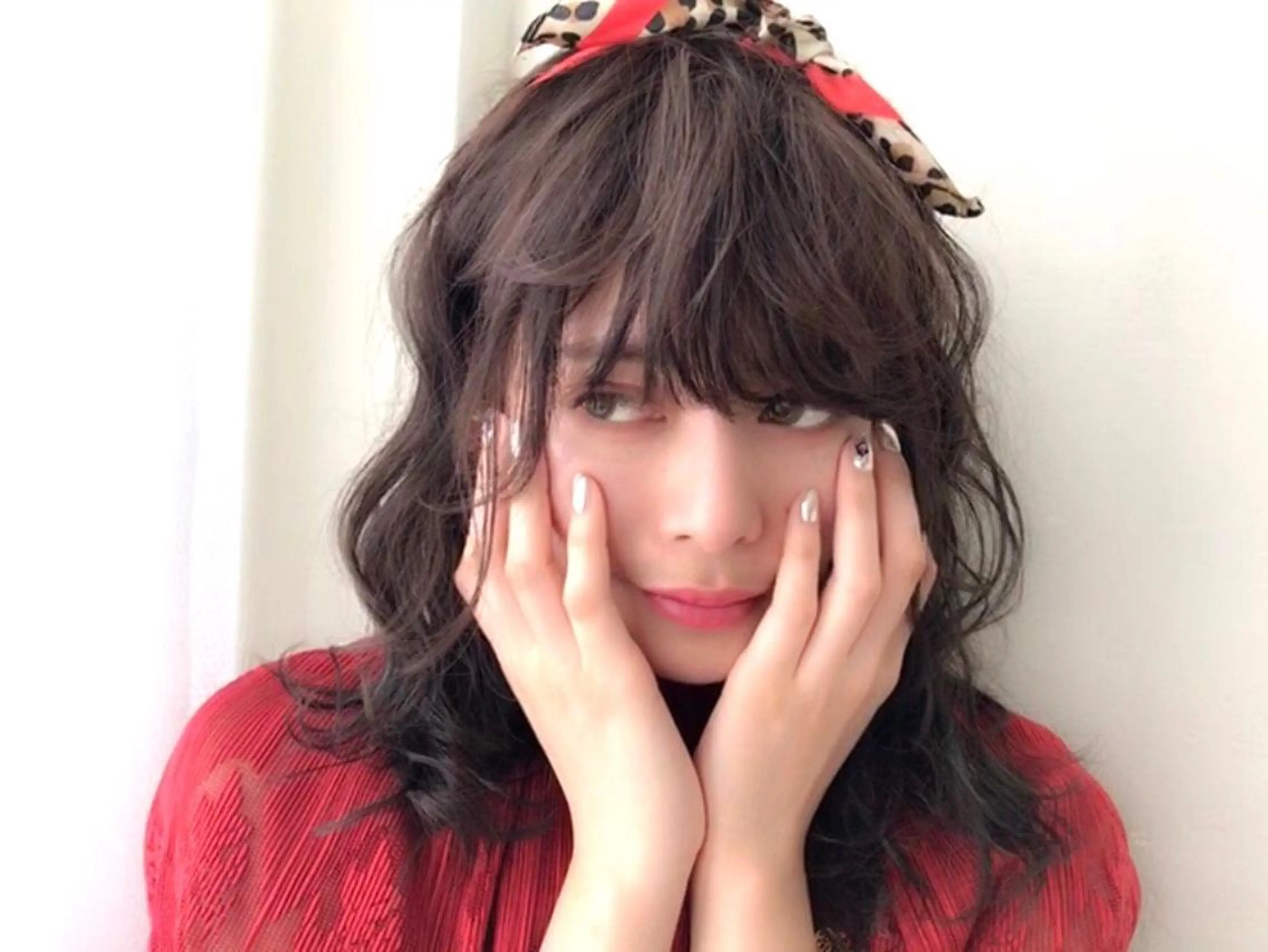 ミディアム カラー パーマ ミディアムパーマ アッシュ ネイビーカラー 仲西 愛鈴のヘアスタイル