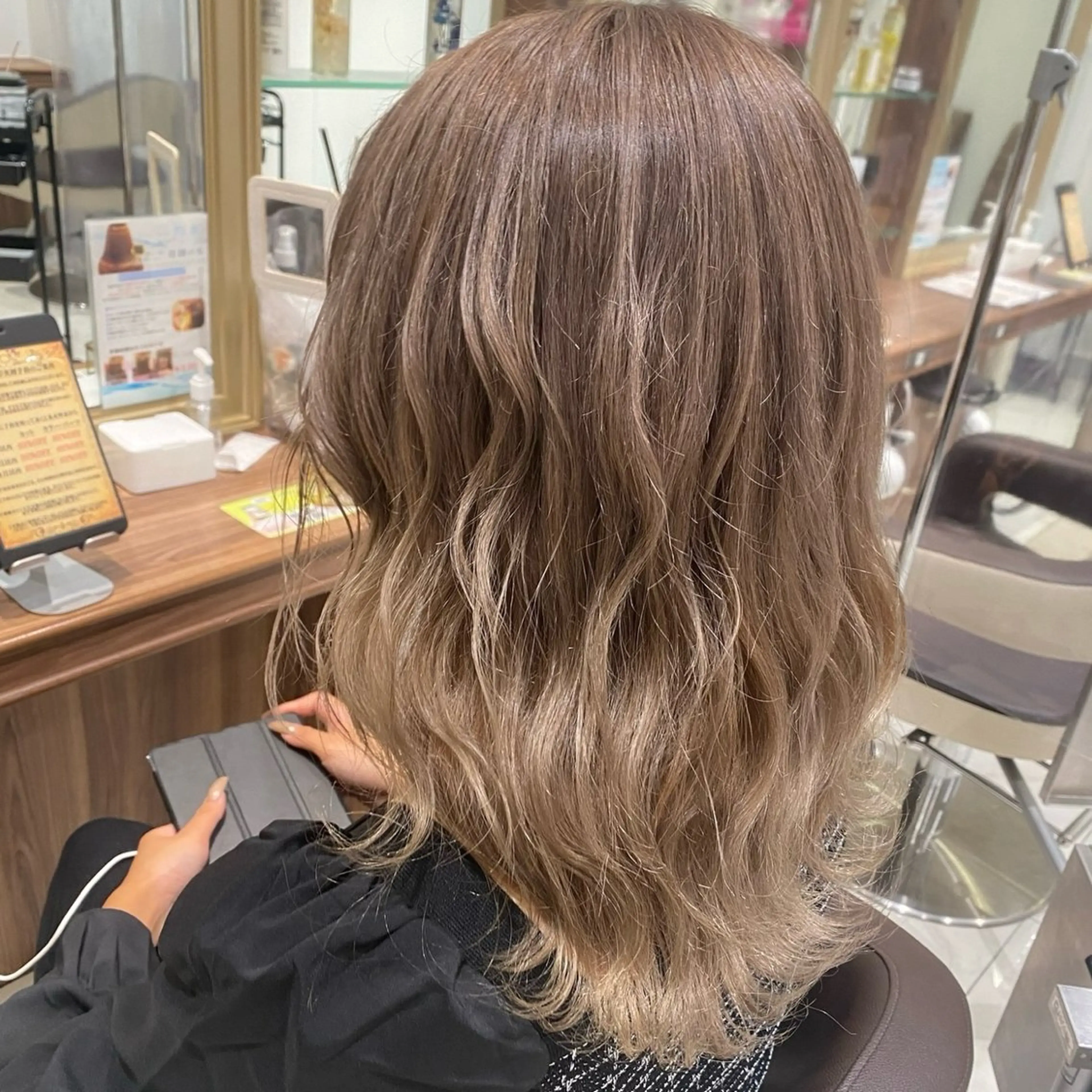 セミロング カラー 🎀髪質改善 🎀井上華のヘアスタイル