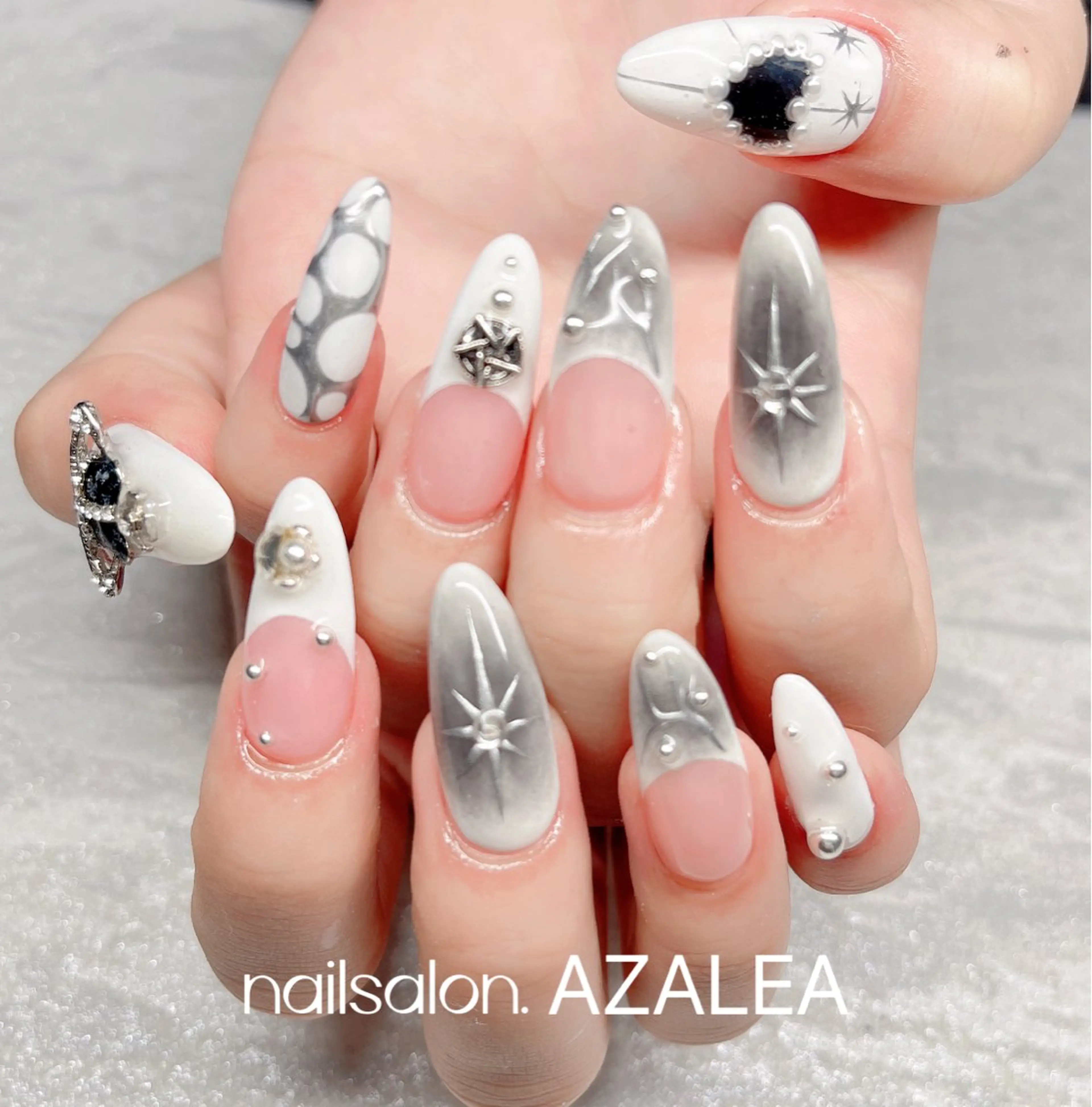 ネイル R inのネイルデザイン