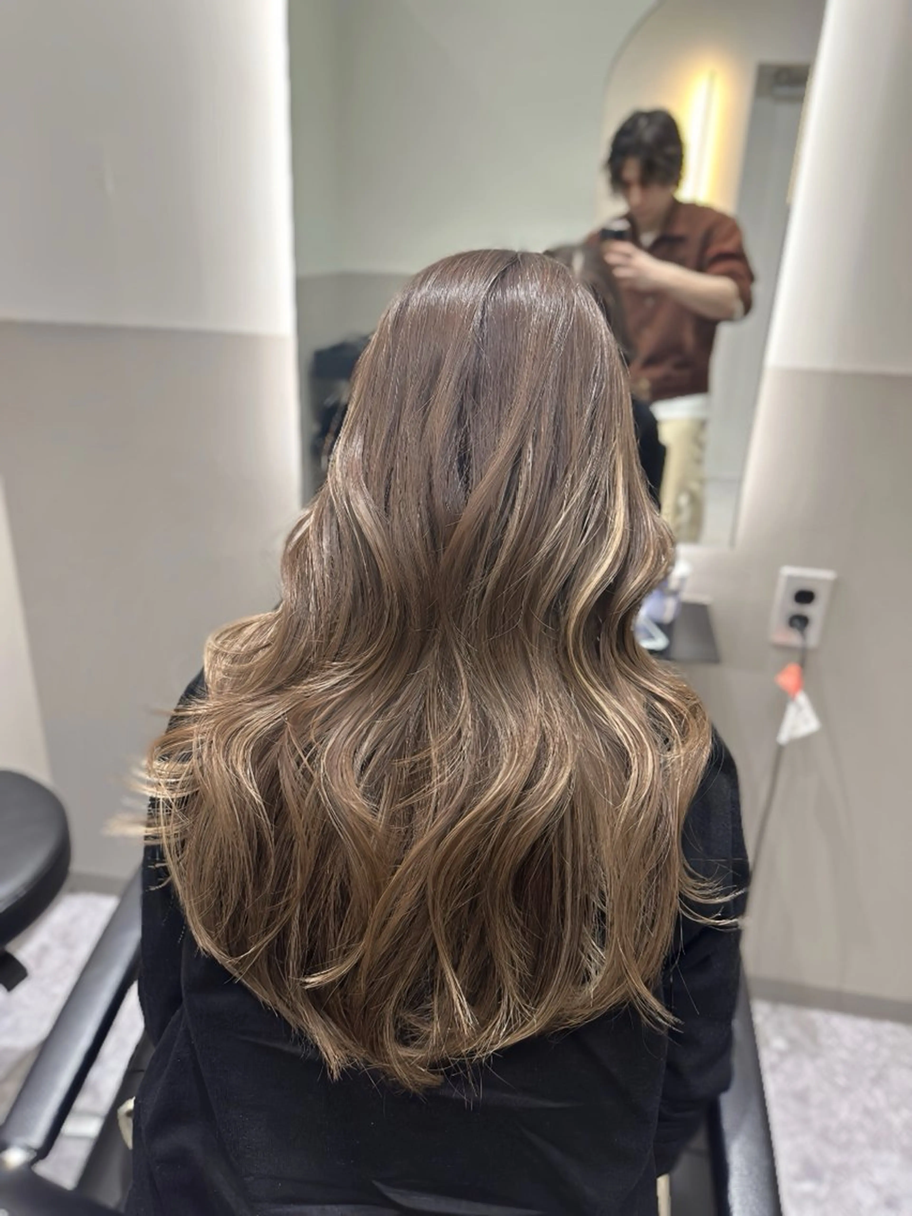 ロング 韓国レイヤー透明感 カラーヨウスケのヘアスタイル