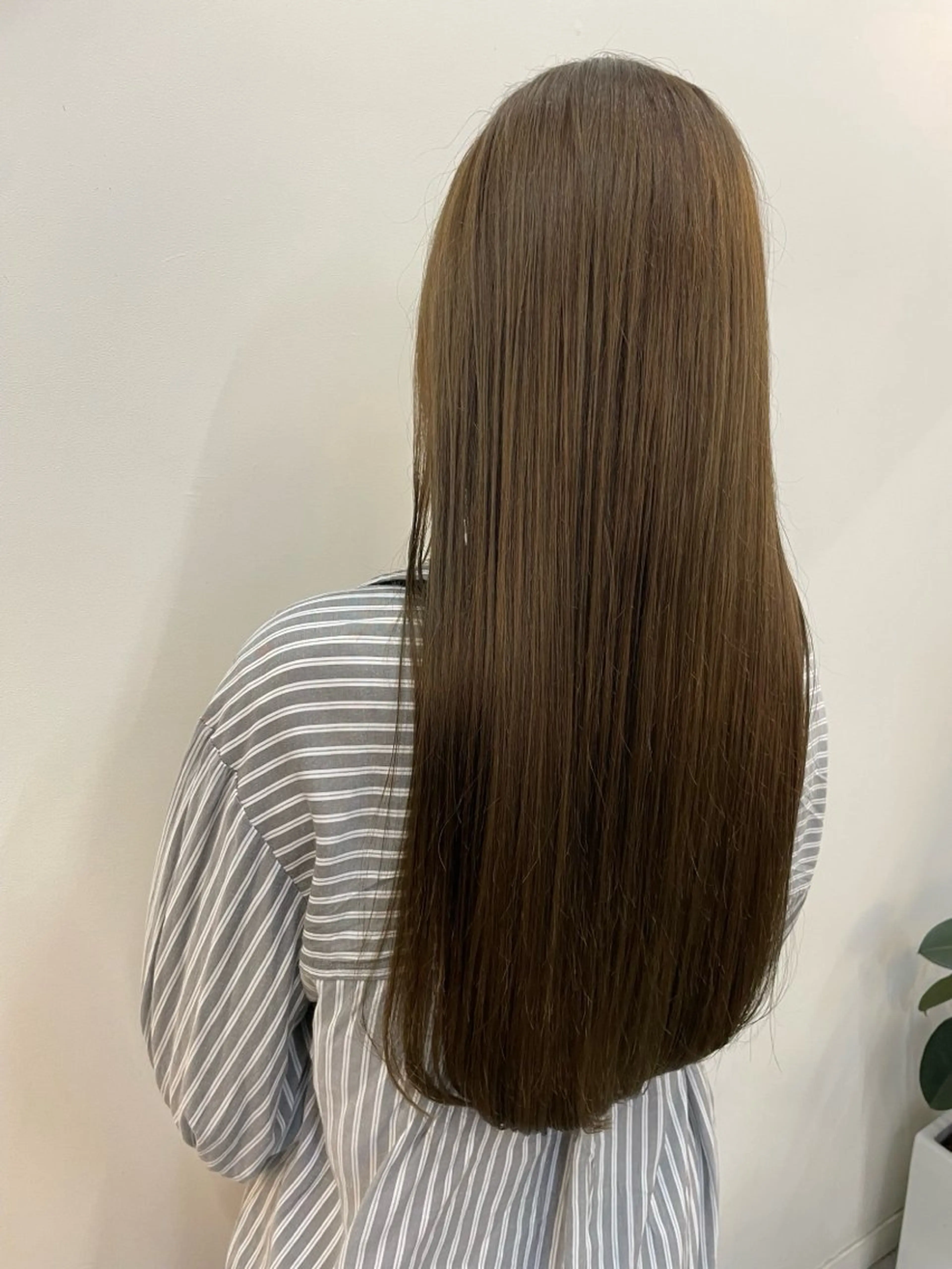 ロング 安川 麻里菜のヘアスタイル