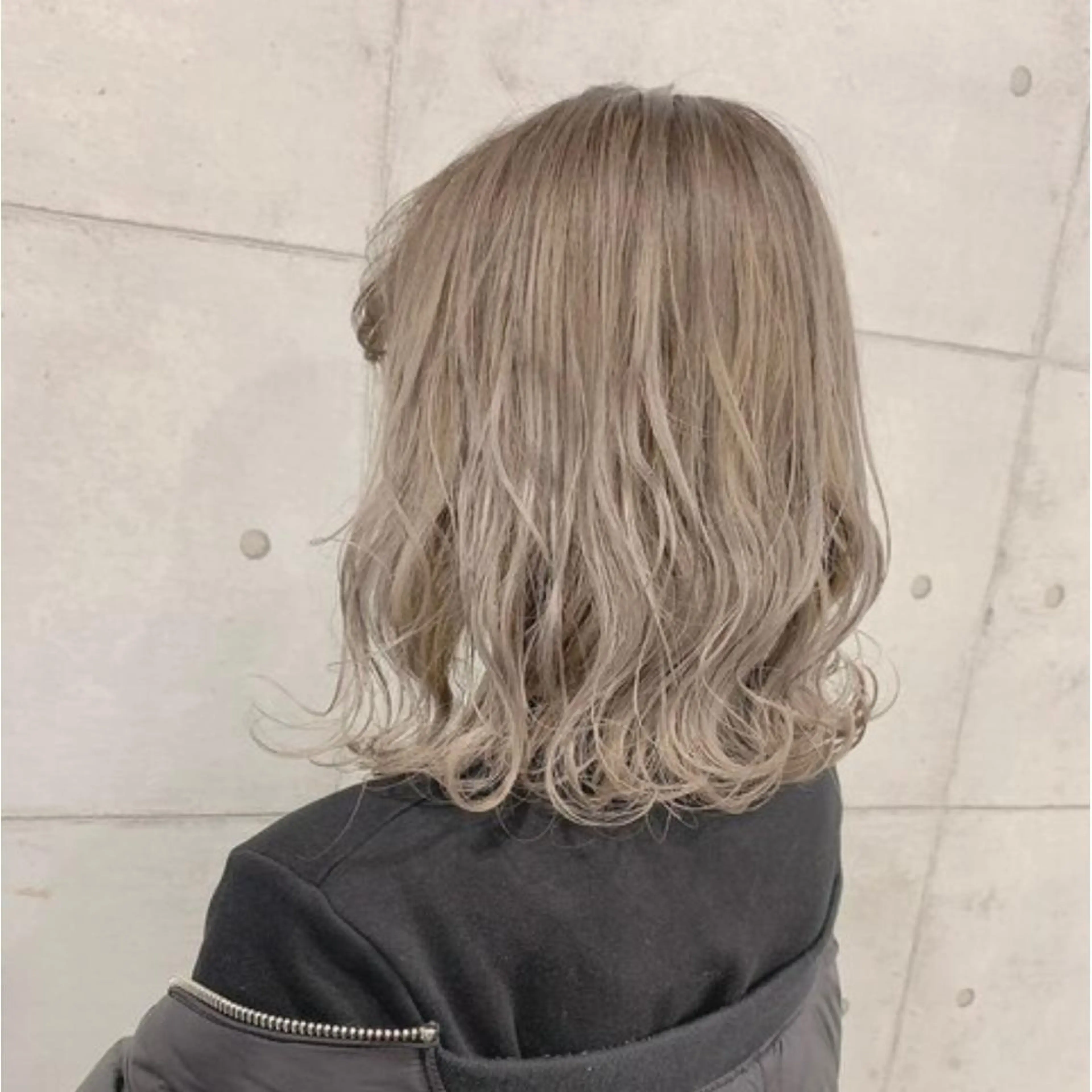 ミディアム 江坂エリア最安値◎ ブリーチ*土田のヘアスタイル