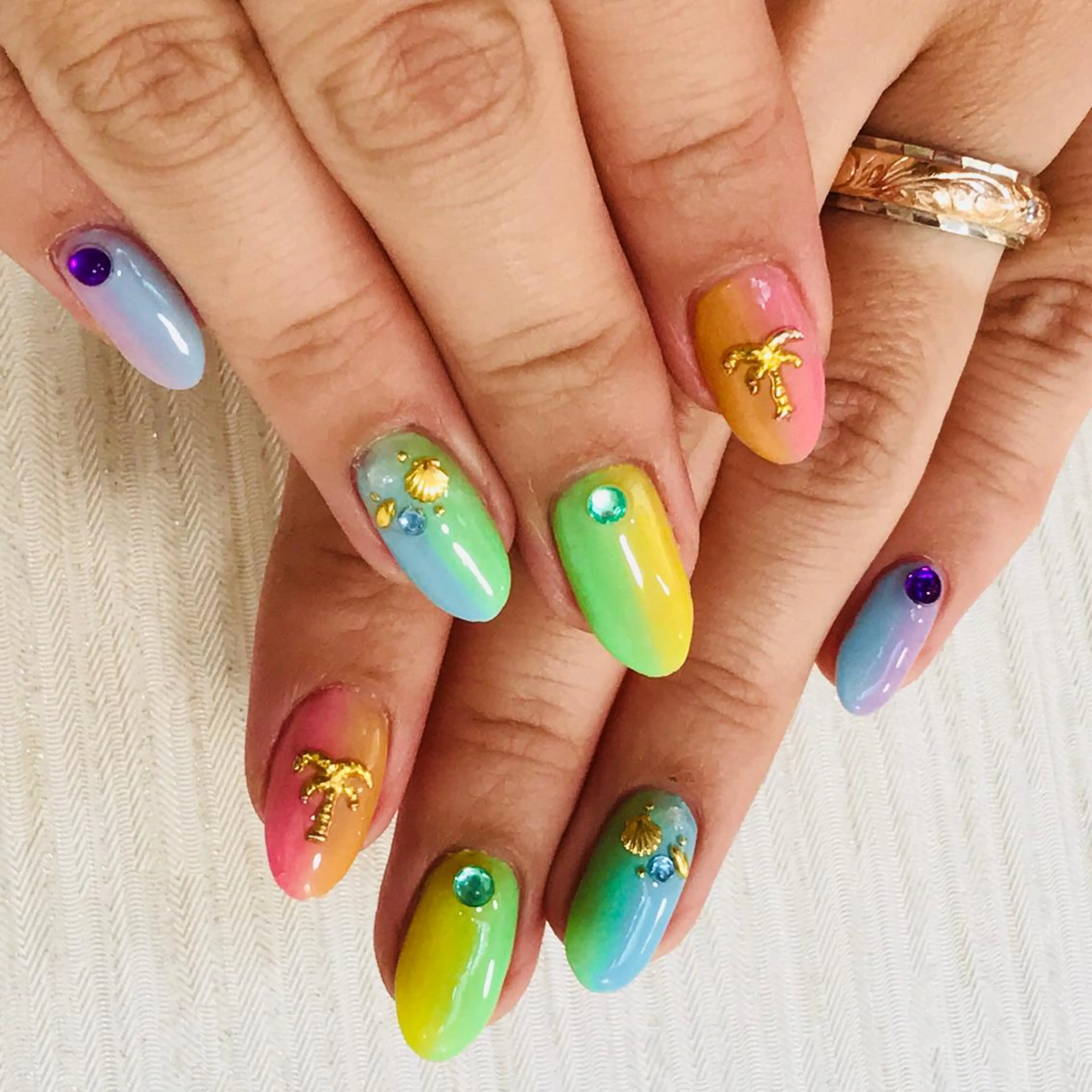 ネイル 夏ネイル 菊地 里沙のネイルデザイン