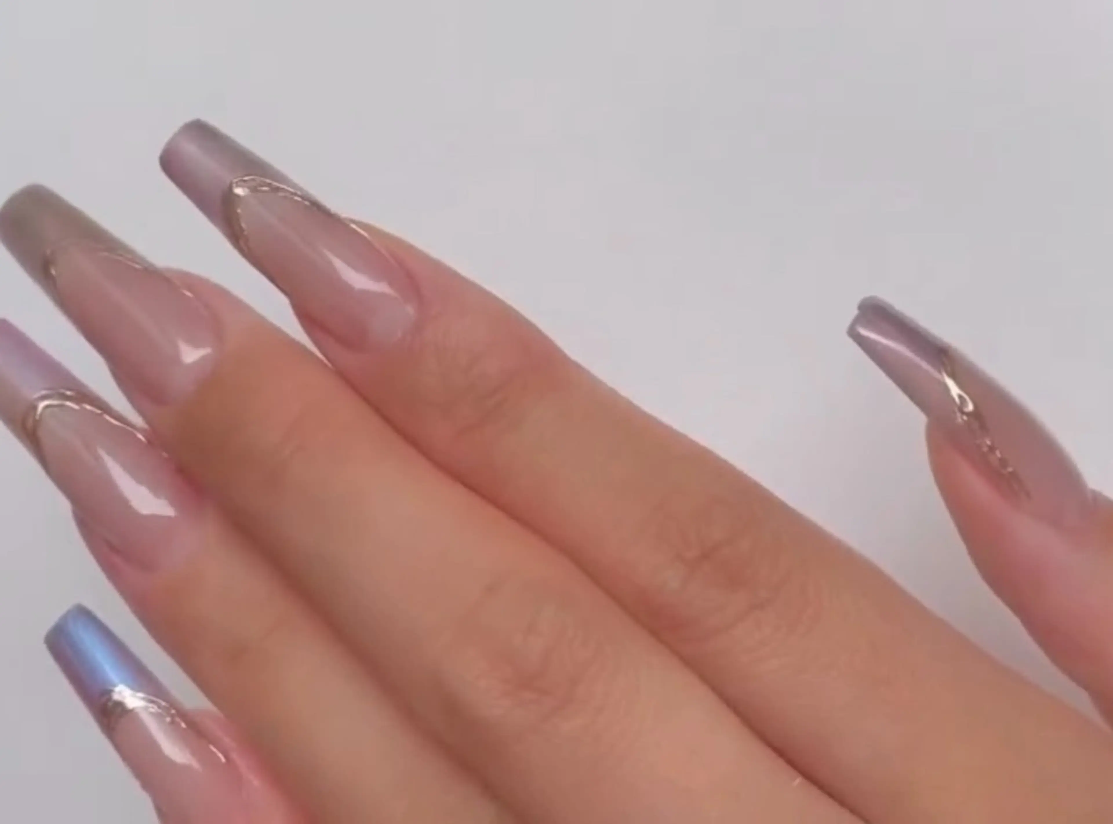 ネイル フレンチネイル マグネットネイル ミラーネイル Ella salonのその他イメージ