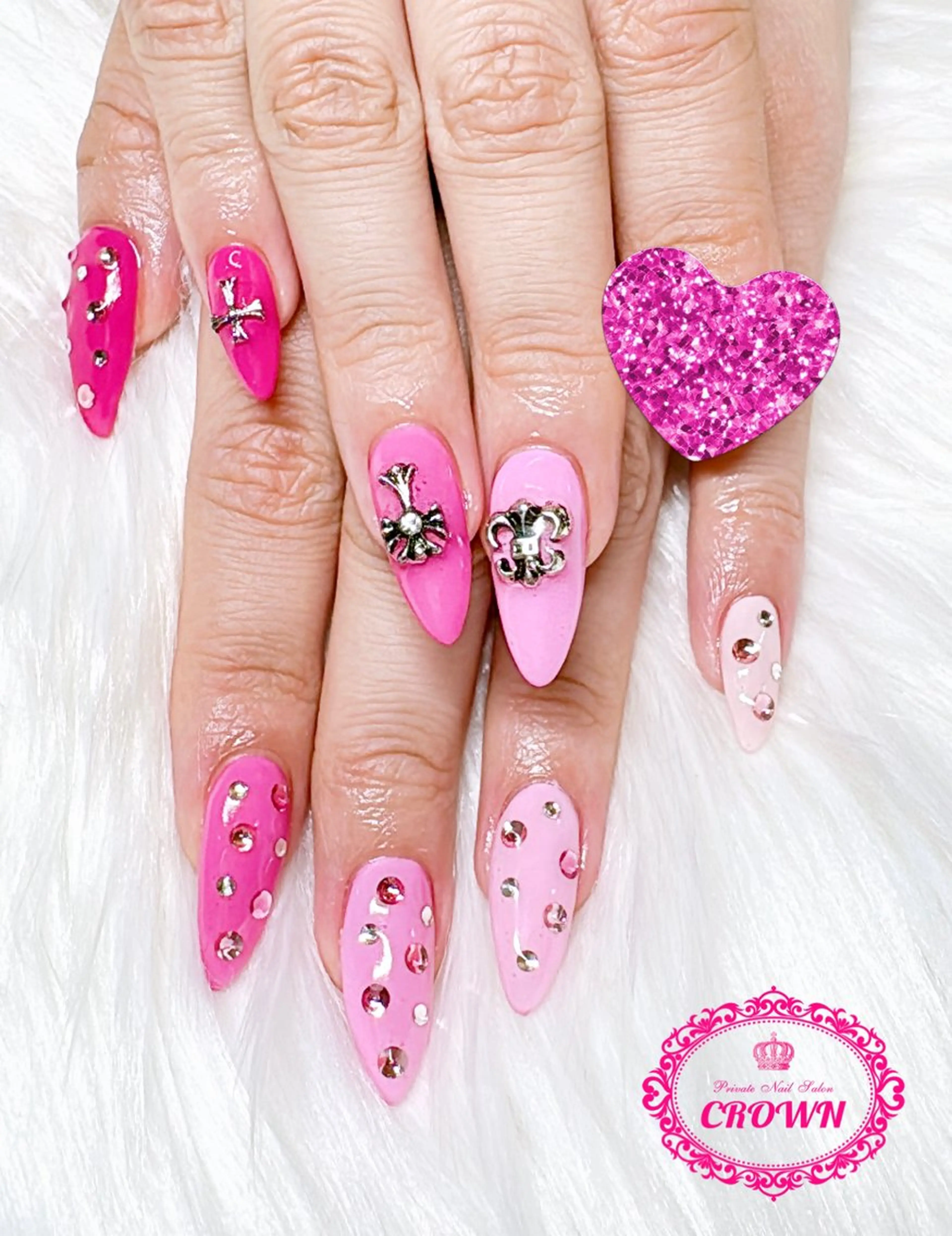 ネイル CROWN プライベートサロンのネイルデザイン