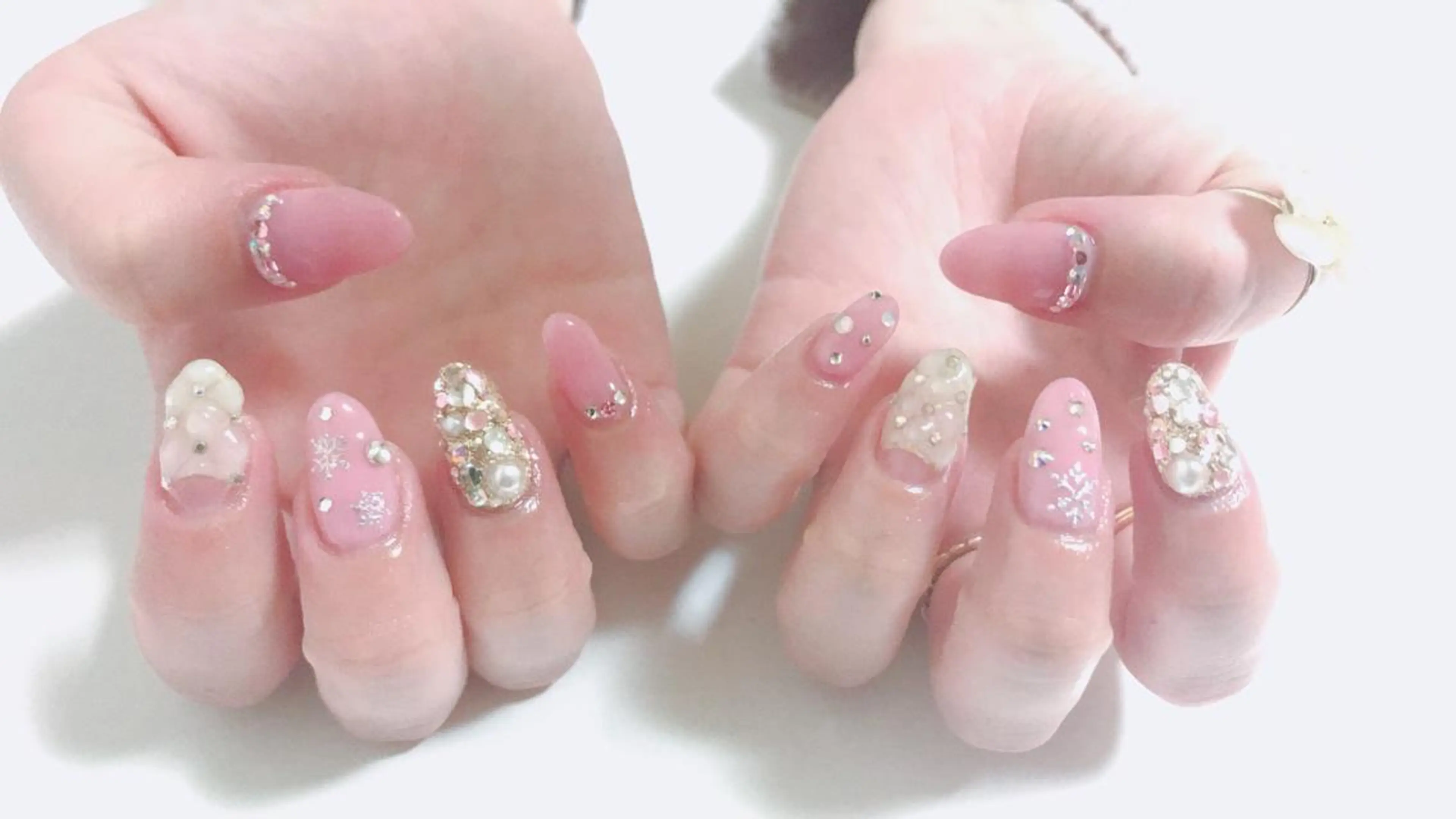 ネイル ピンク ホワイト Flam Nailのネイルデザイン
