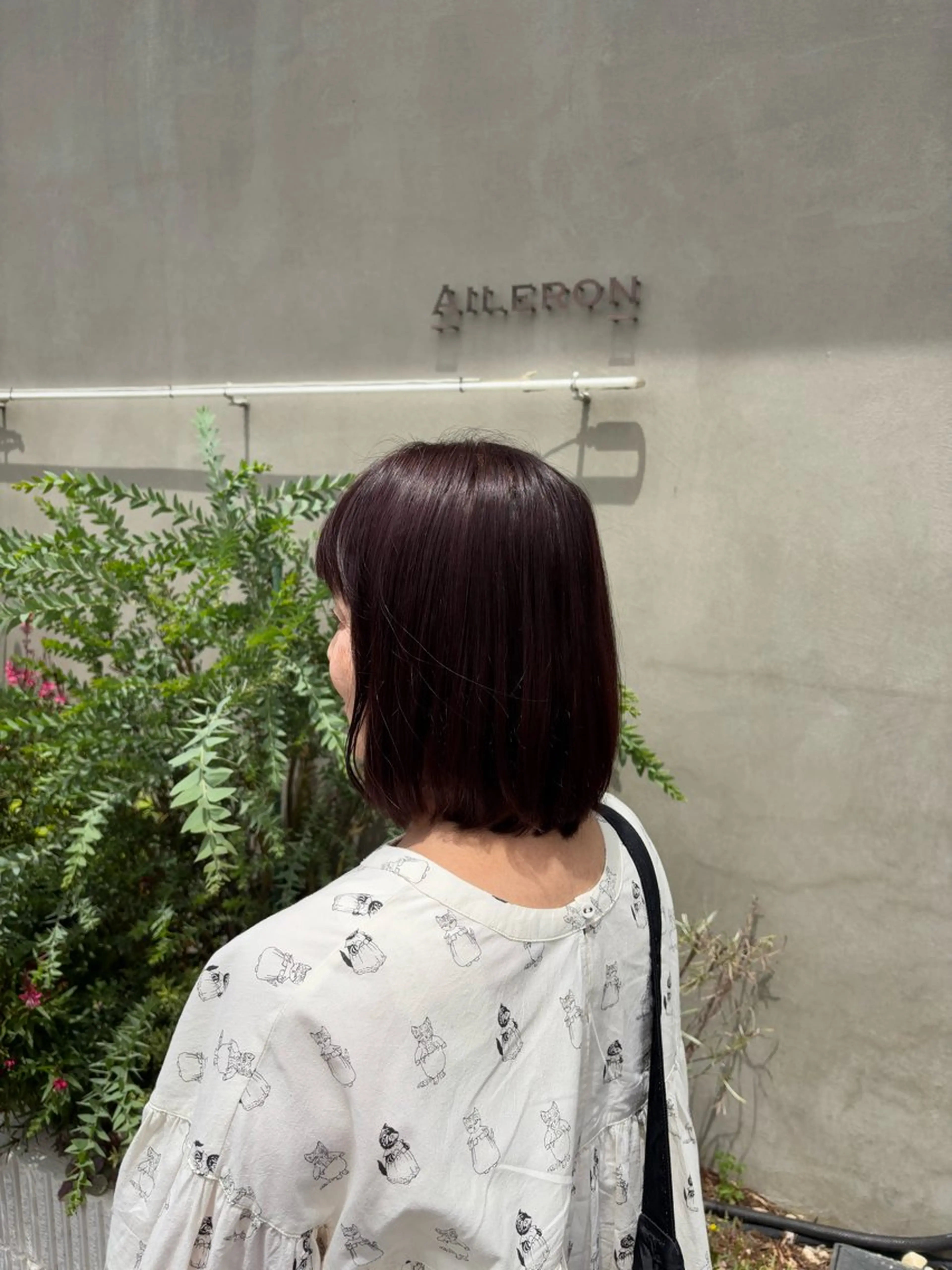 ミディアム ピンクブラウン エルロン 栢原のヘアスタイル