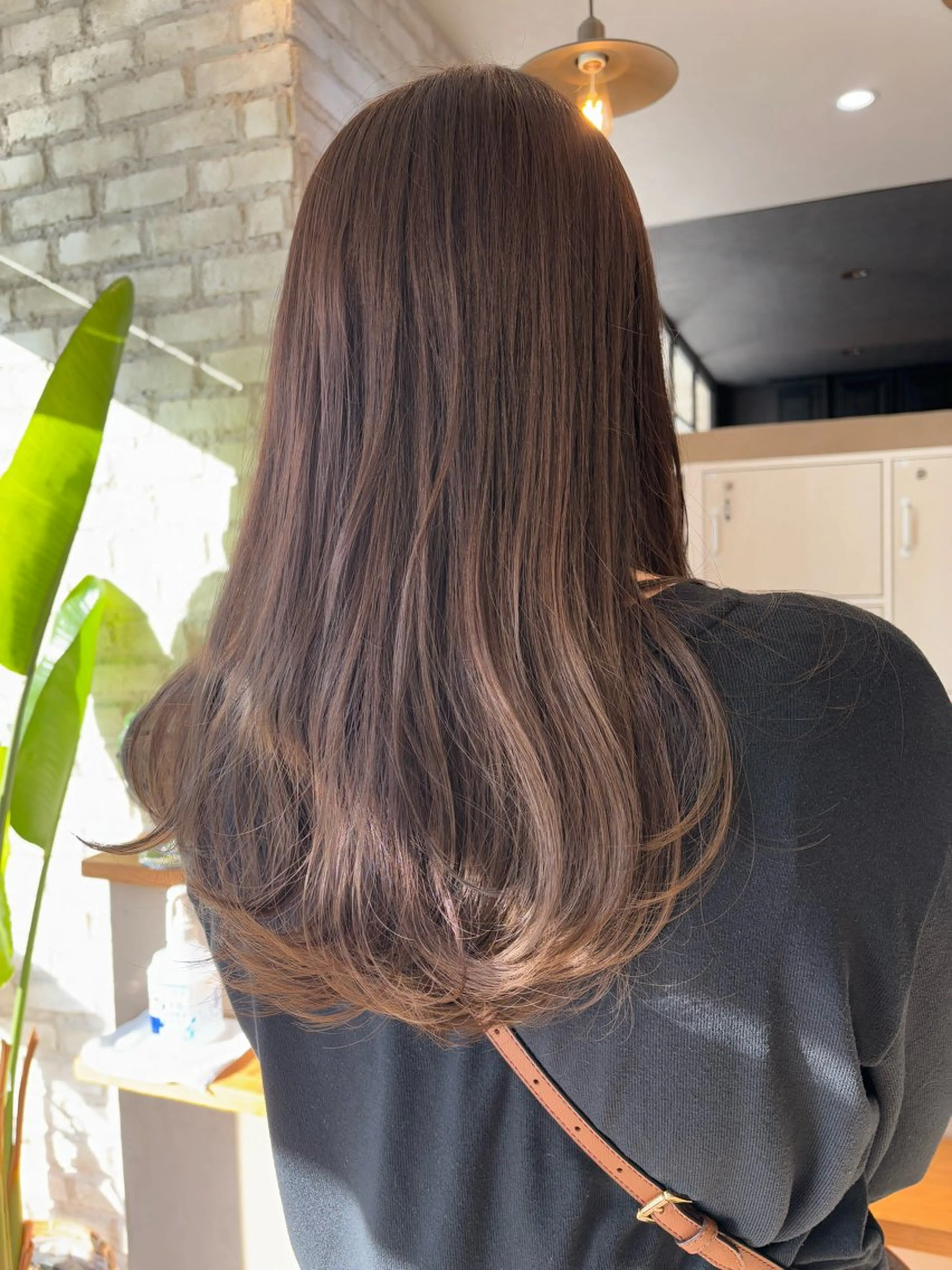 ロング アッシュ 迫 裕美のヘアスタイル