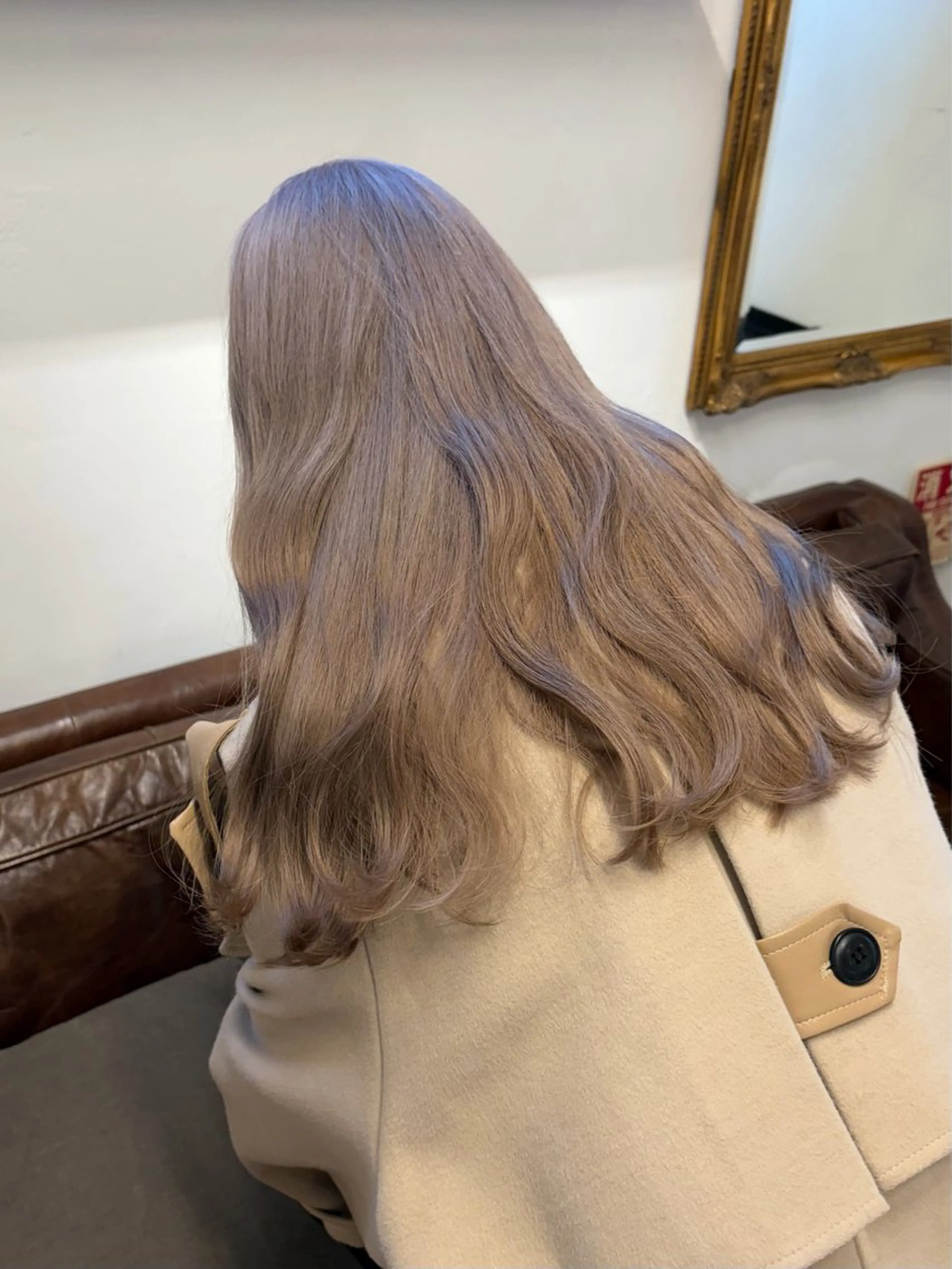 ロング カラー ミルクティー× グレージュMOMOのヘアスタイル