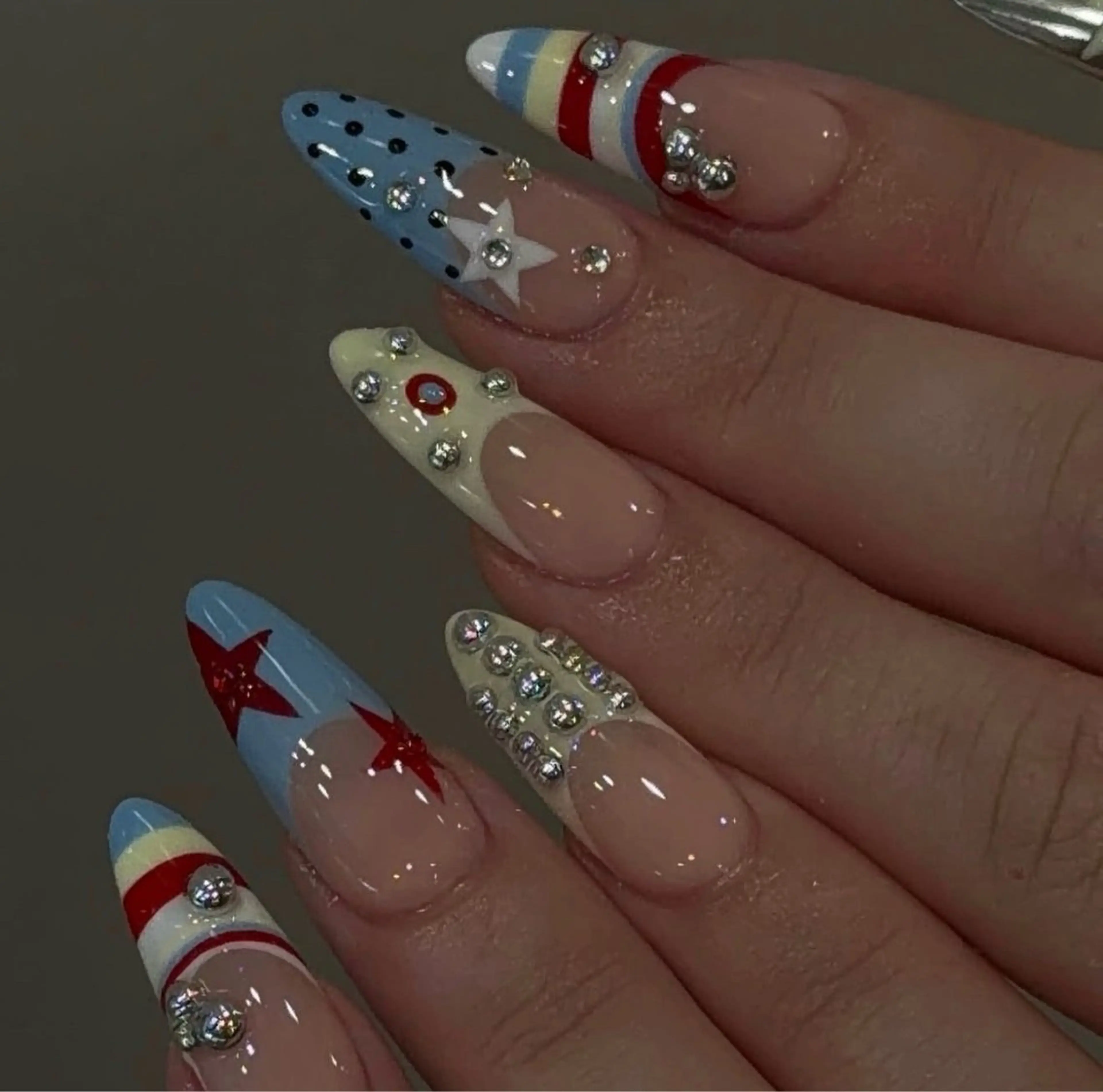 ネイル 長さ出し フレンチネイル 韓国ネイル レース マグネットネイル ハンドネイル 波 なみのネイルデザイン