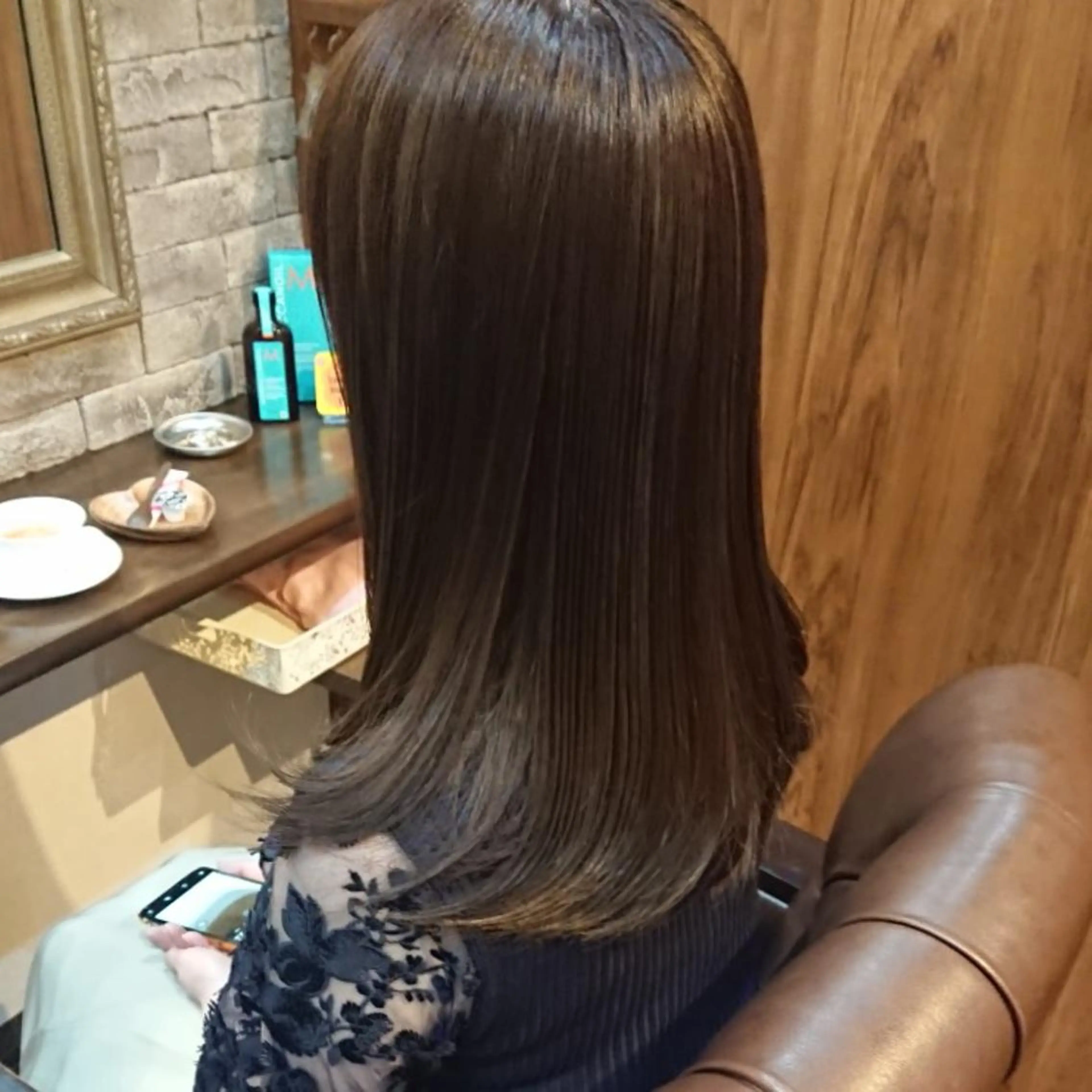 セミロング カラー ヘアカラー トリートメント 美髪 カラーリストのヘアスタイル