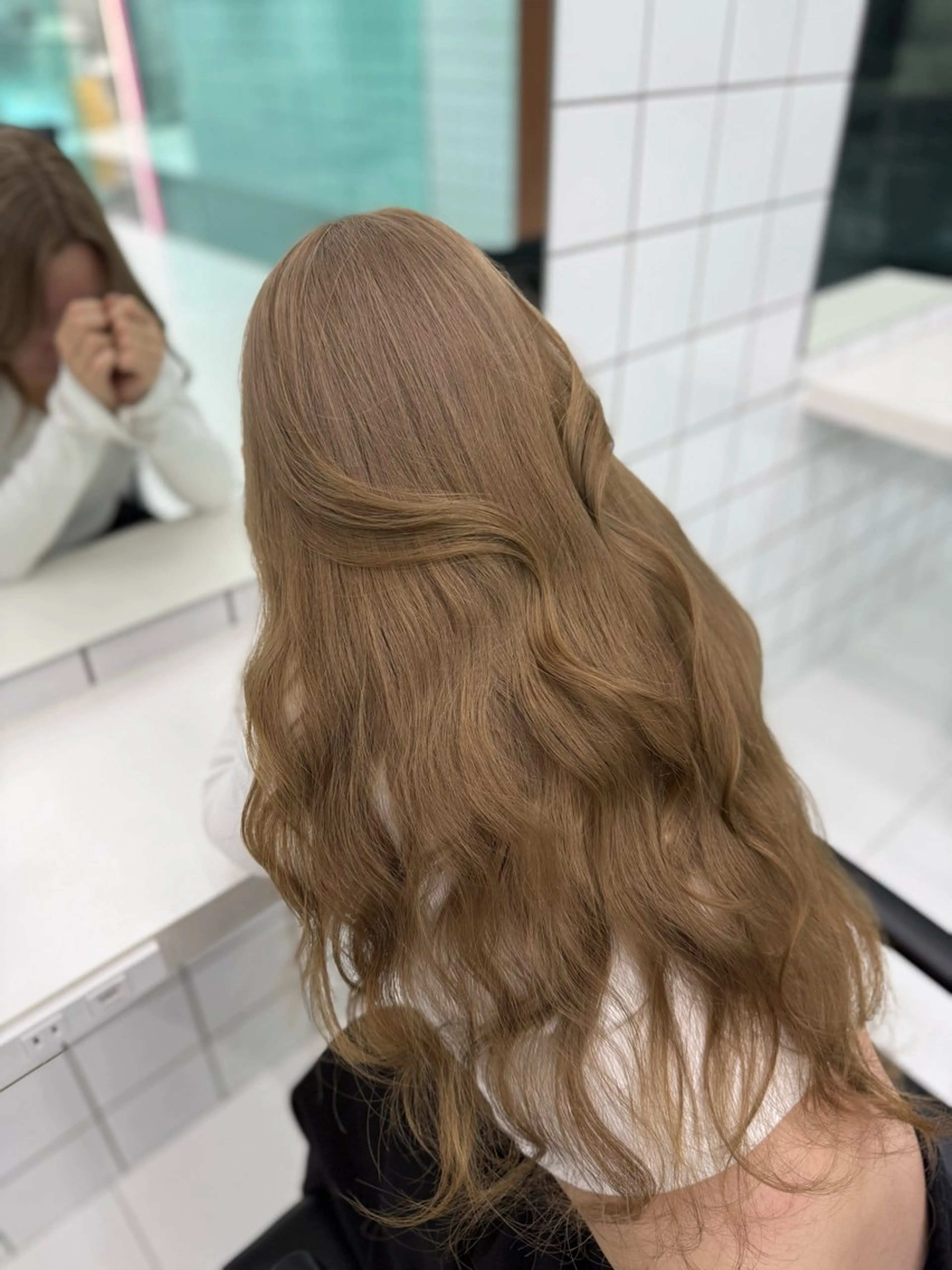 ミディアム カラー グレージュ ミルクティーグレージュ ヘアカラー 渋谷ブリーチカラー/ デザインカラー/優希のヘアスタイル
