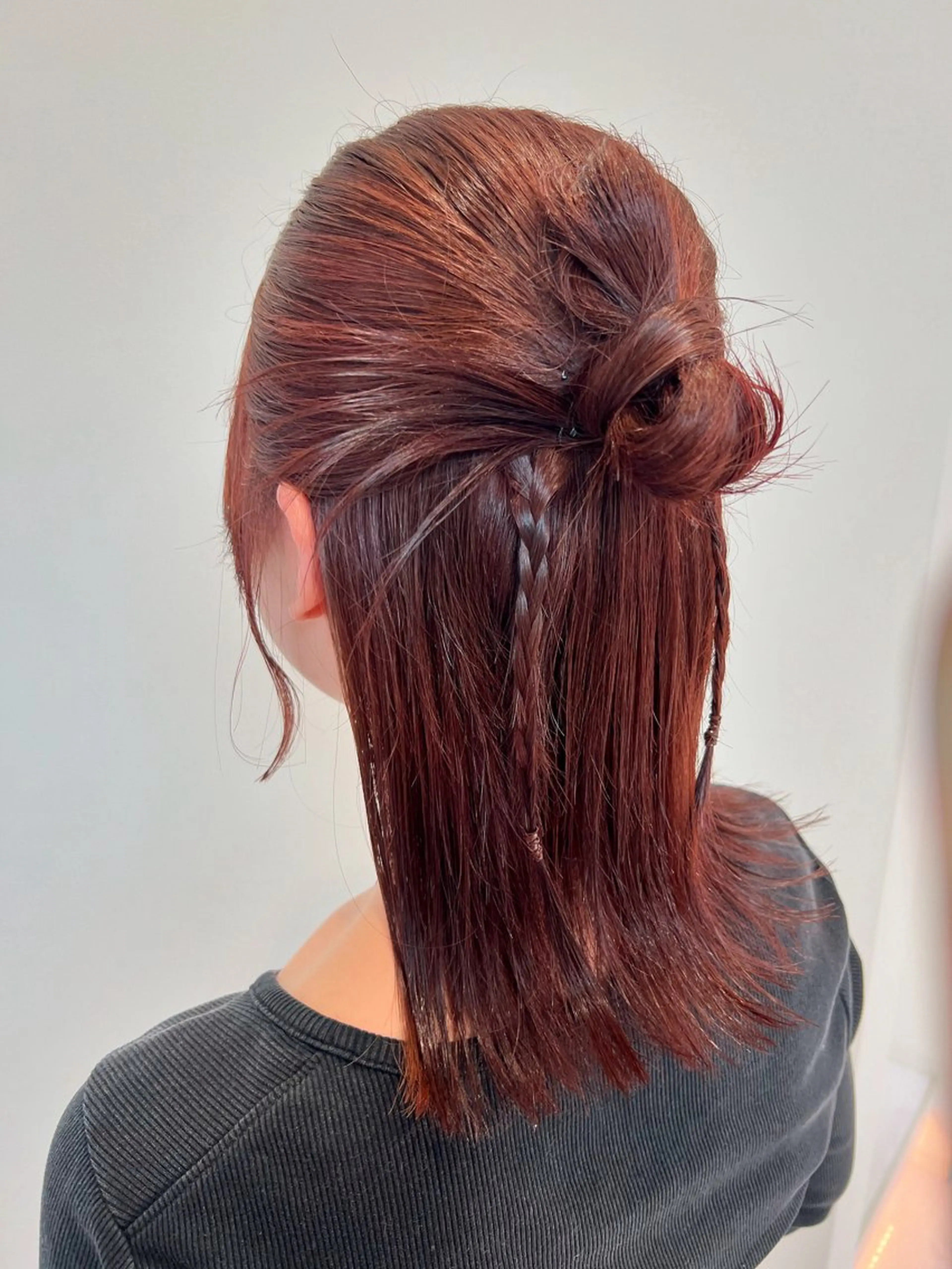 ミディアム カラー ヘアアレンジ ハーフアップ 🎀MONA あまね🎀のヘアスタイル