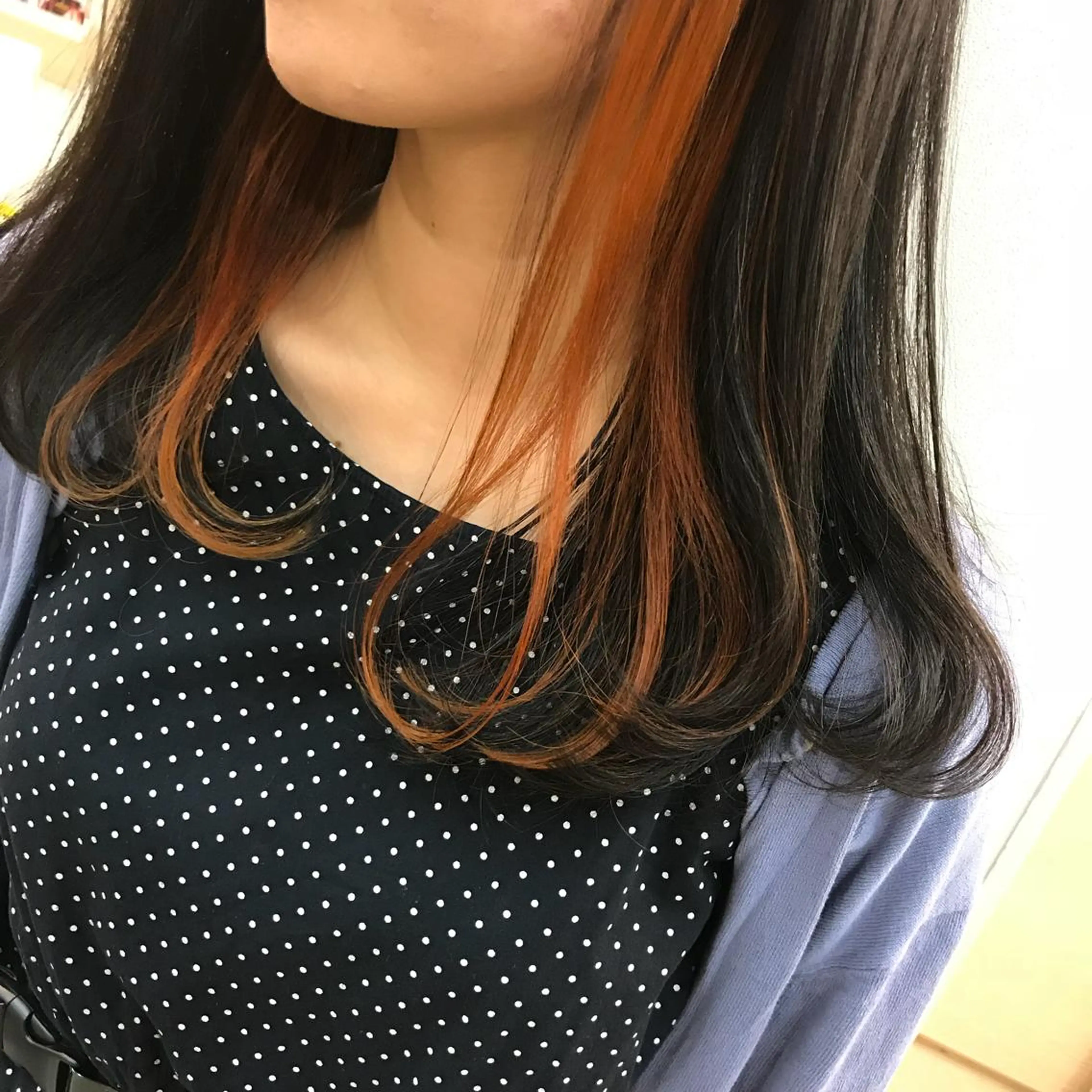 セミロング カラー アッシュ ダークアッシュ イヤリングカラー オレンジ 顔まわり‎🤍小顔 カット🤍みさきのヘアスタイル