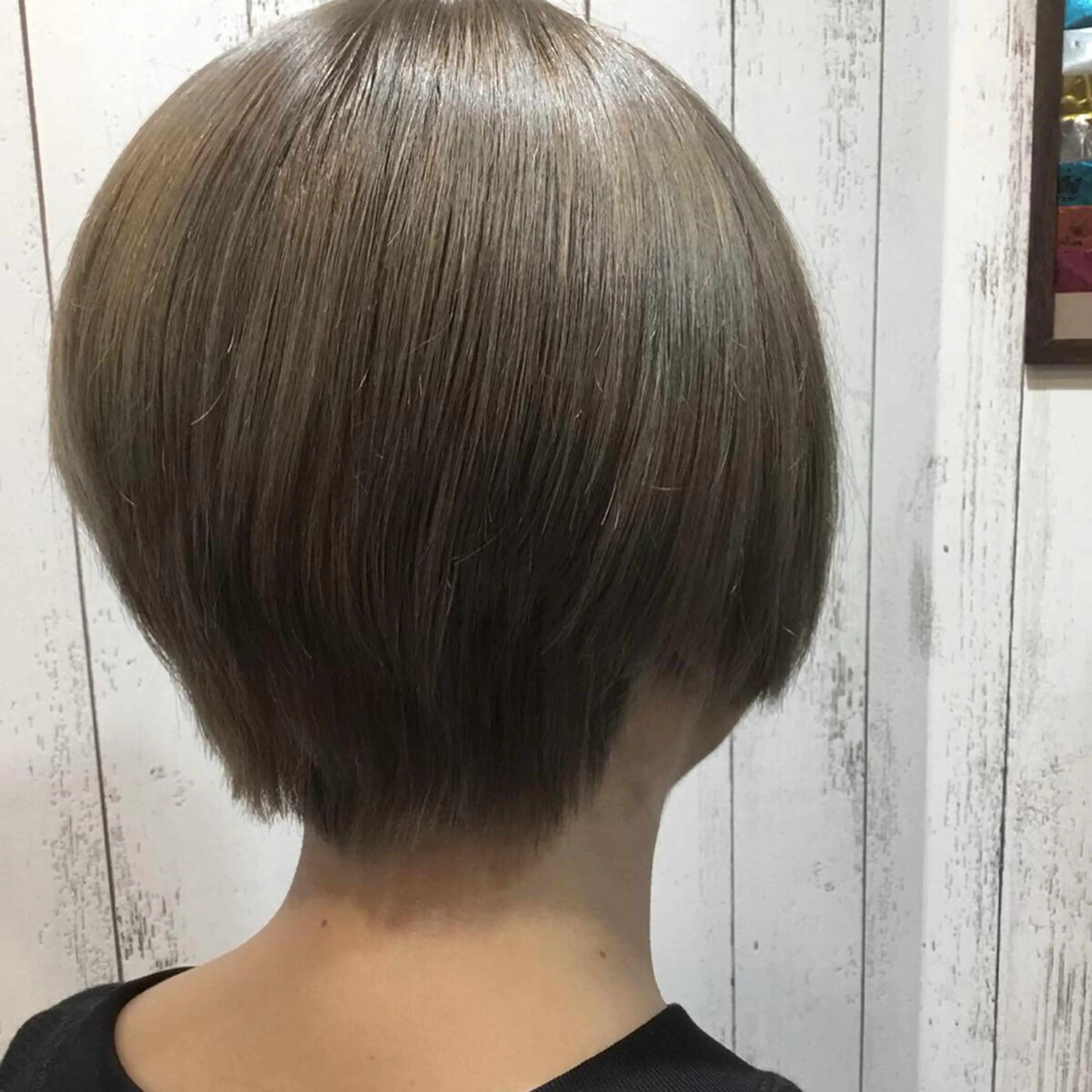 ショート カラー embrace エンブレイスのヘアスタイル