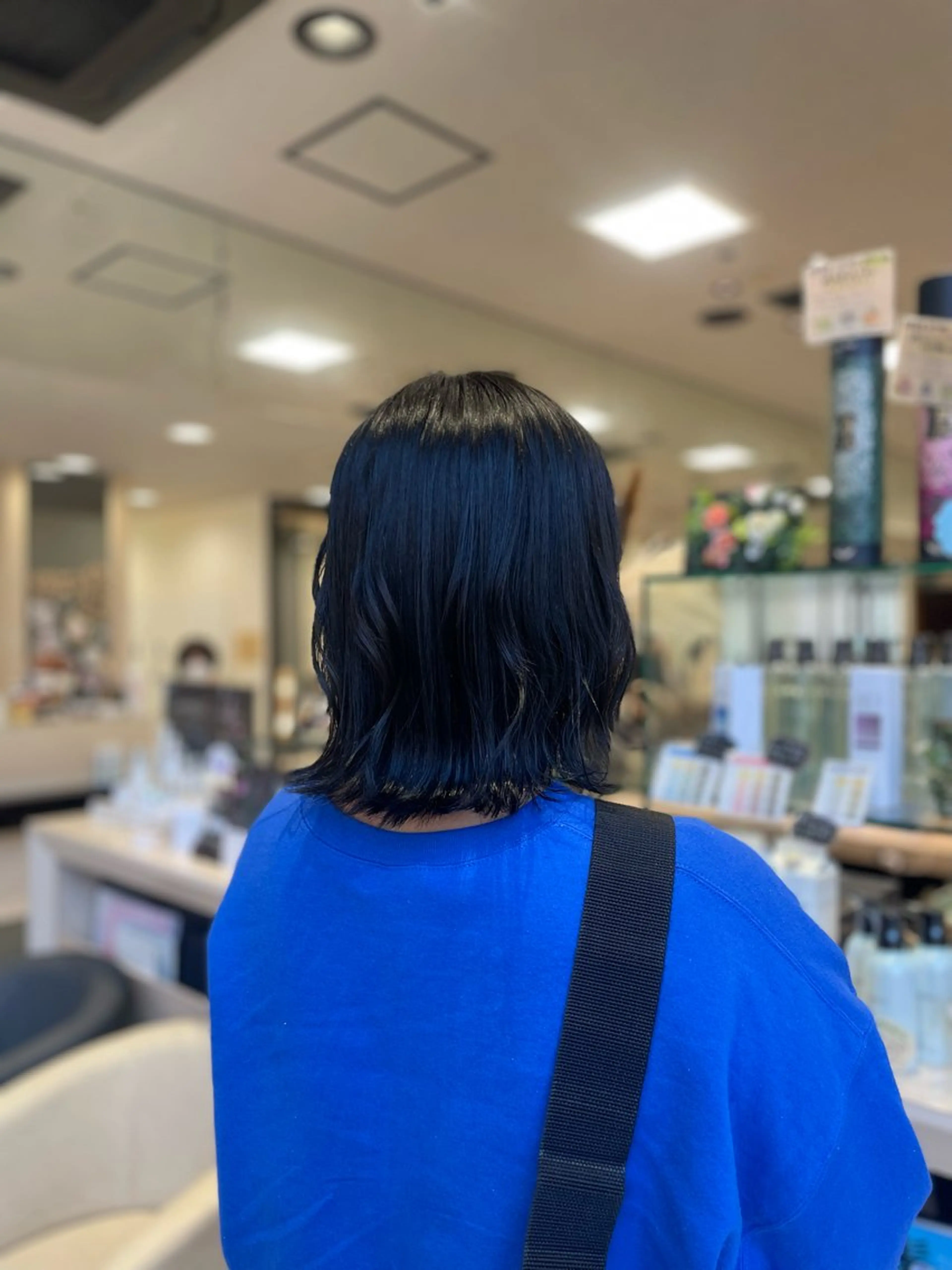 ミディアム カラー 黒髪 ブルーカラー ブルーブラック クロスパーマ/うる艶 カラー/Kurumiのヘアスタイル