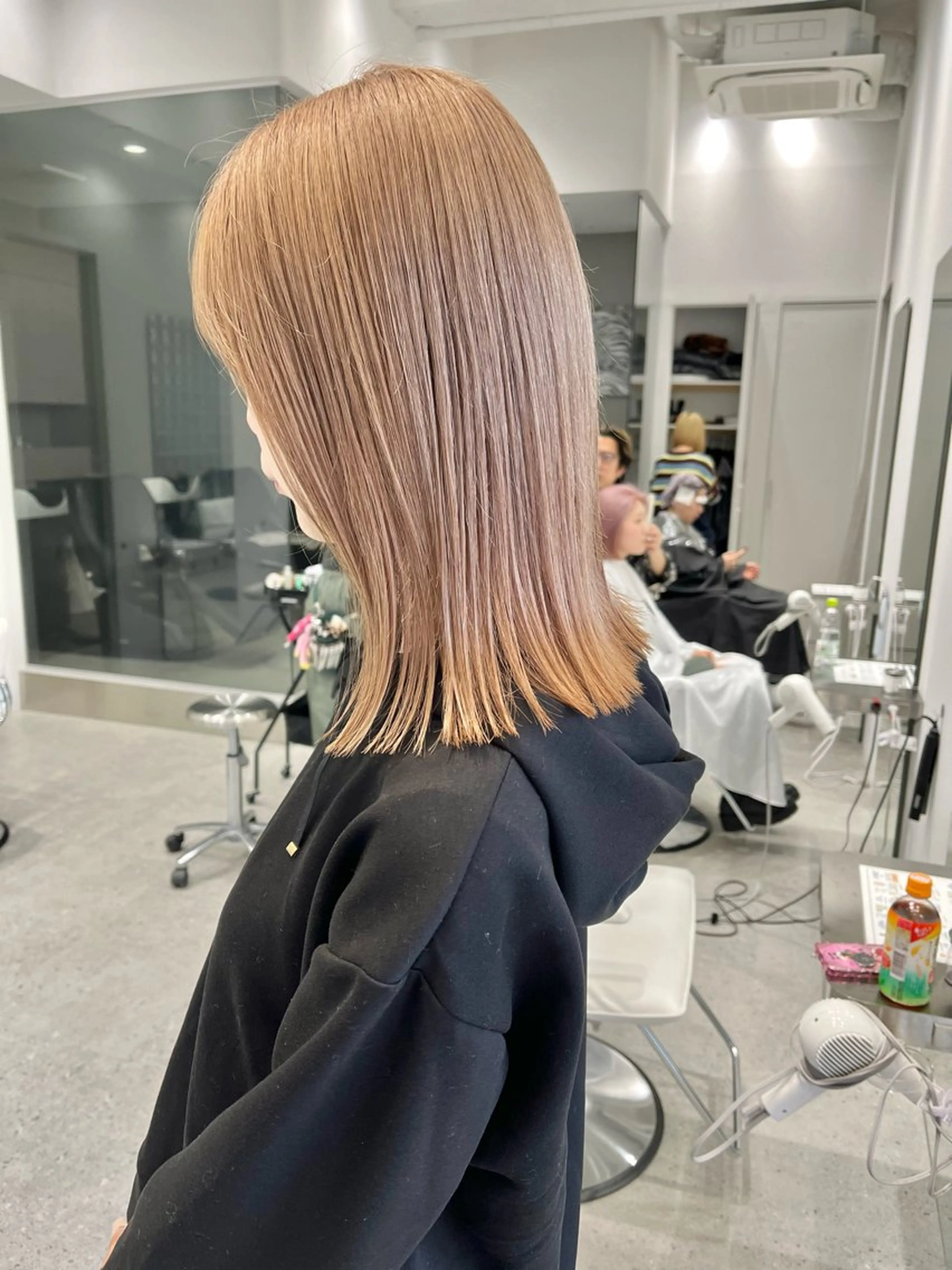 ミディアム カラー ベージュカラー ミルクティーベージュ iLi 《イリ》のヘアスタイル