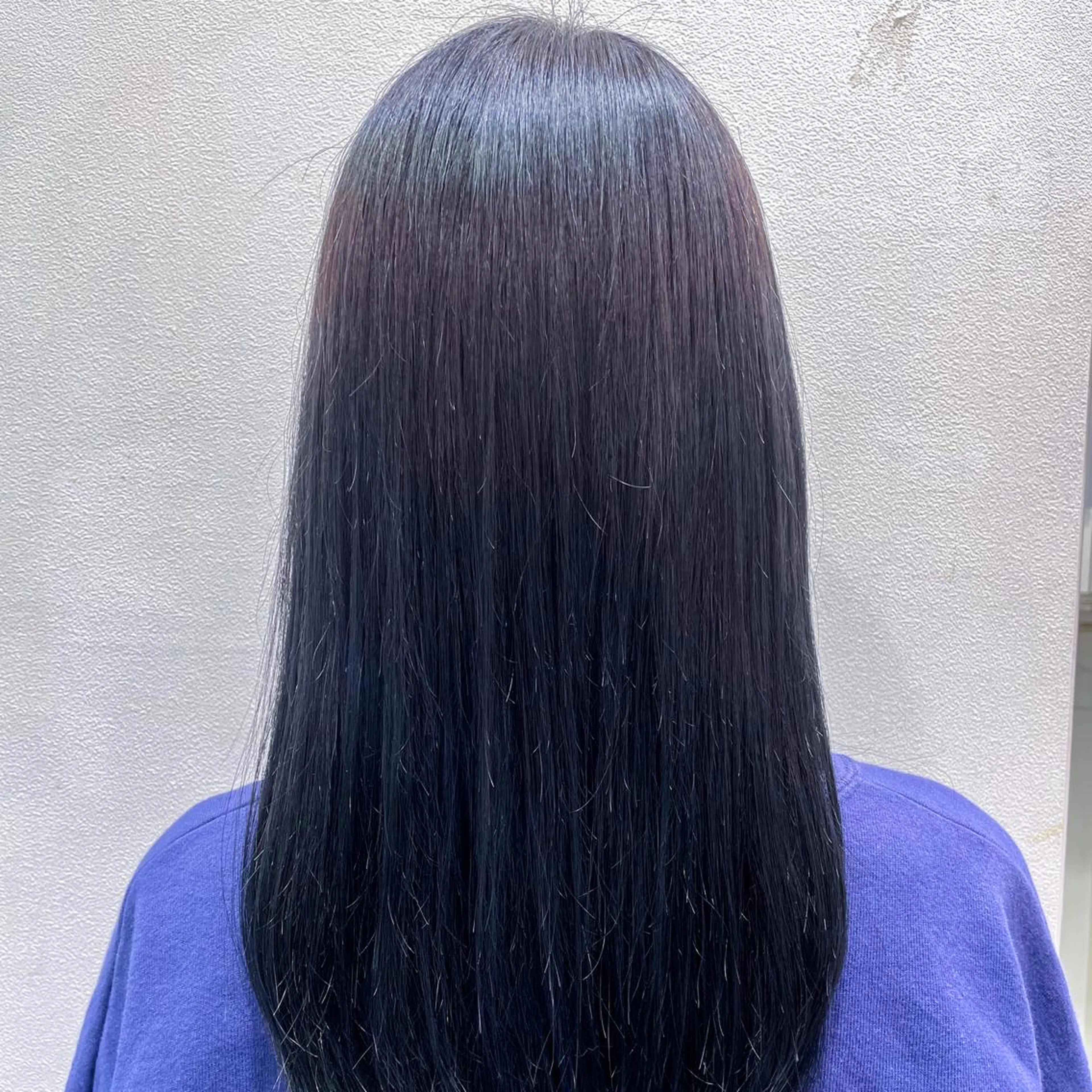 セミロング カラー 黒髪 ブルーカラー ブルーブラック カット ヘアカラー トリートメント 伊藤 未来のヘアスタイル