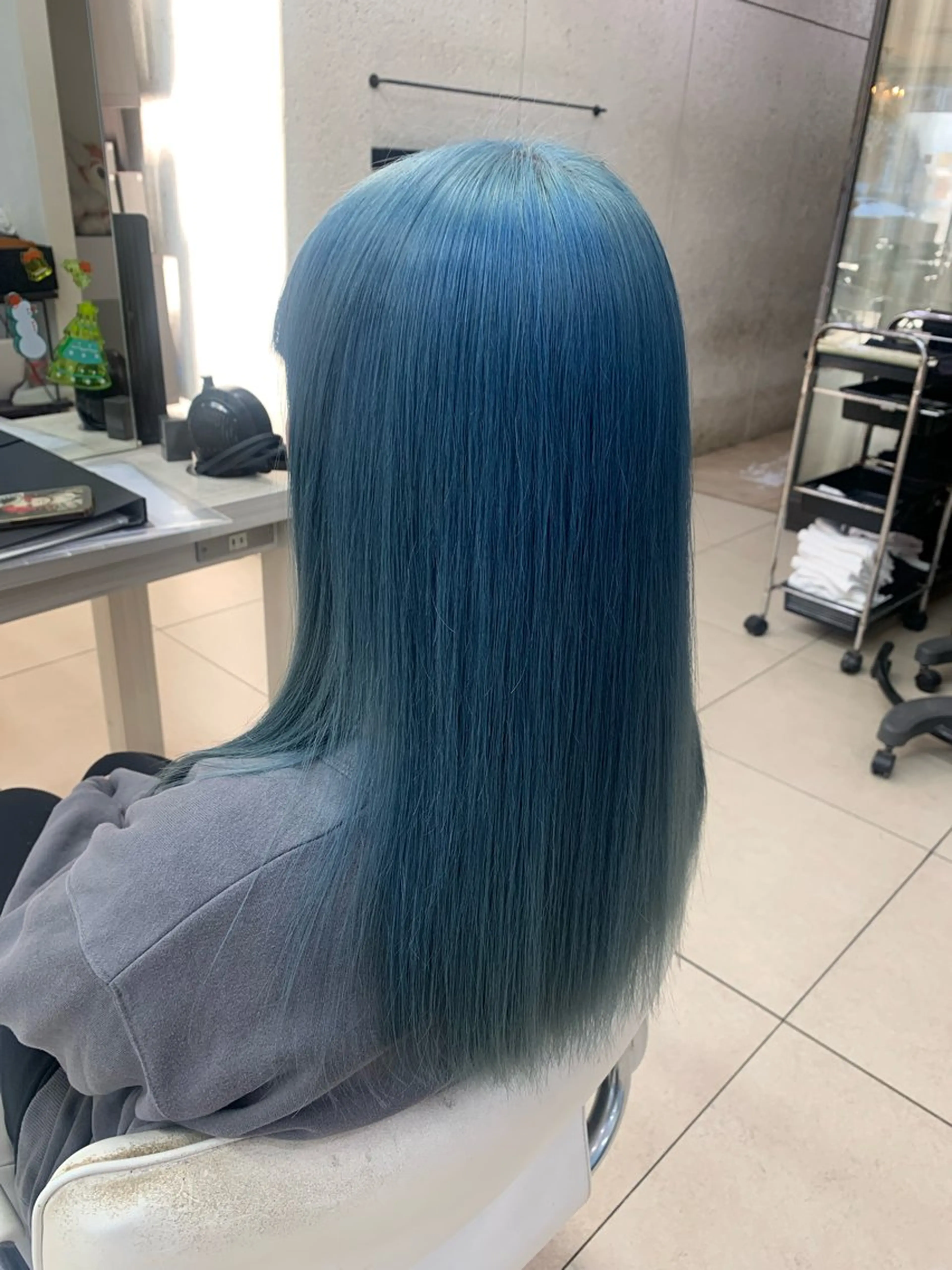 ロング カラー ブリーチ シルバー ヘアカラー トリートメント ✂︎レディース のメンズカット屋さんのヘアスタイル