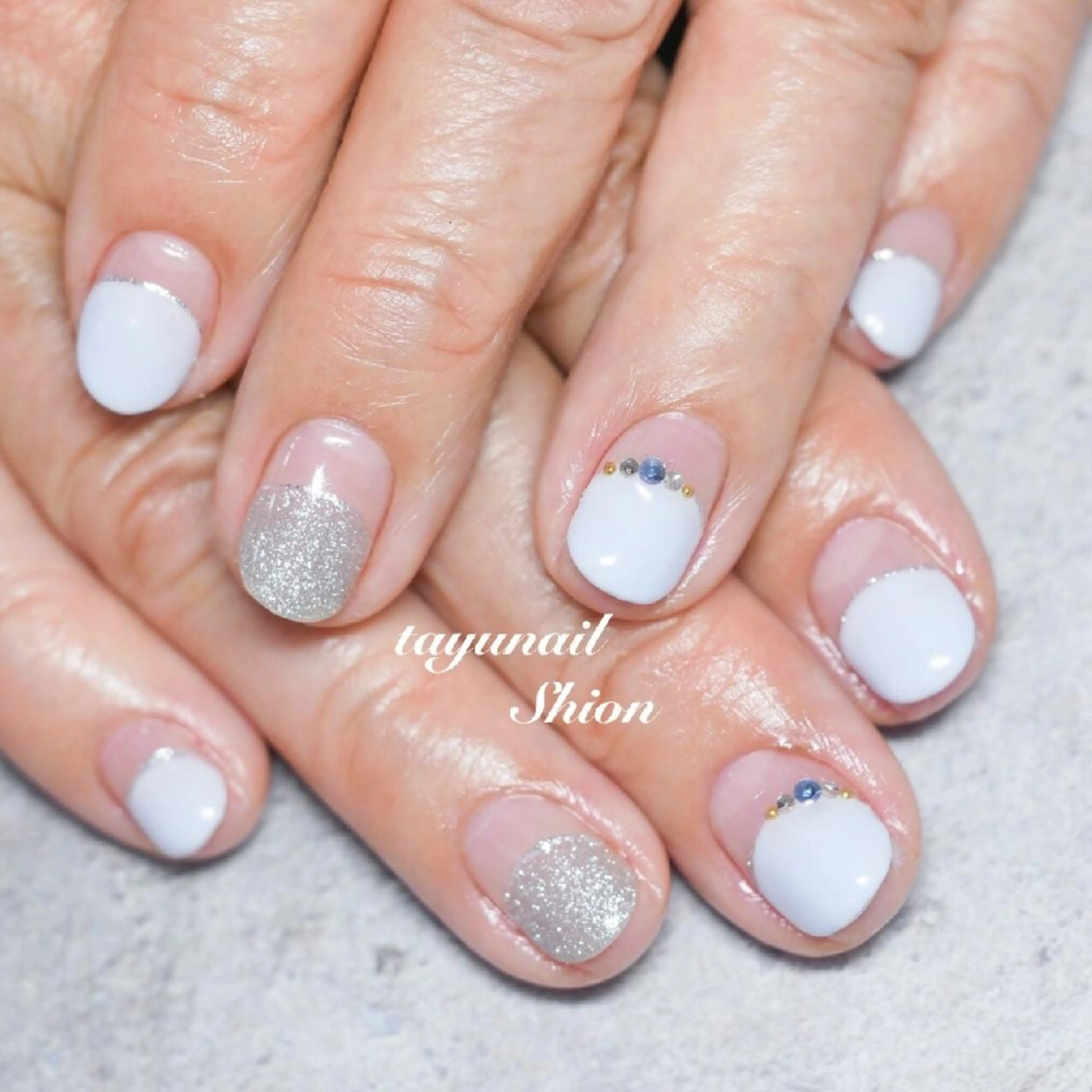 ネイル ブルー フレンチネイル ジェルネイル ラメ(グリッター) パラジェル ネイルサロン 【たゆnail】のネイルデザイン