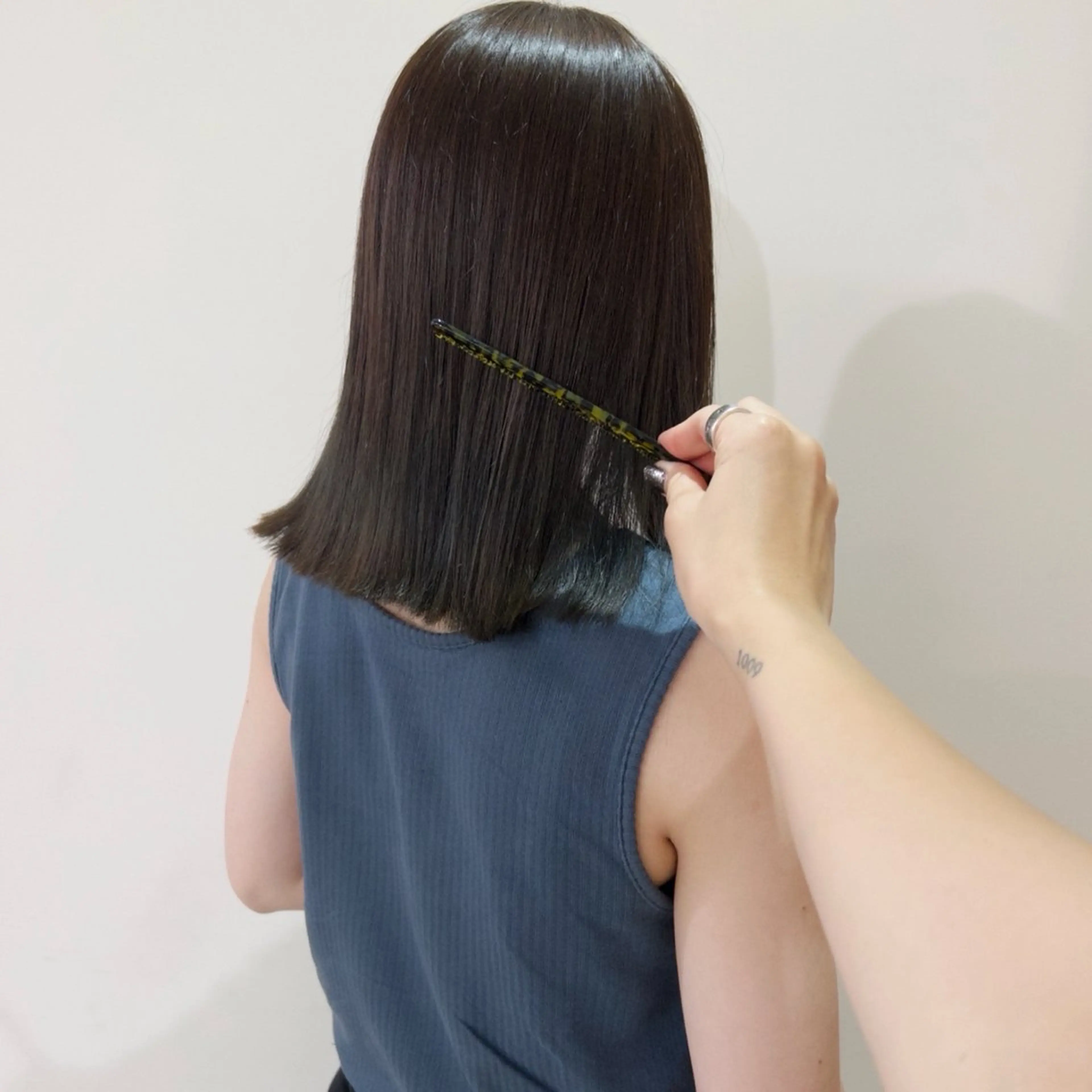 ミディアム カラー 透明感カラー 顔まわりレイヤー 顔周りカット ハッシュカット レイヤーカット カット ヘアカラー トリートメント nonoka オリーブ/レイヤーのヘアスタイル