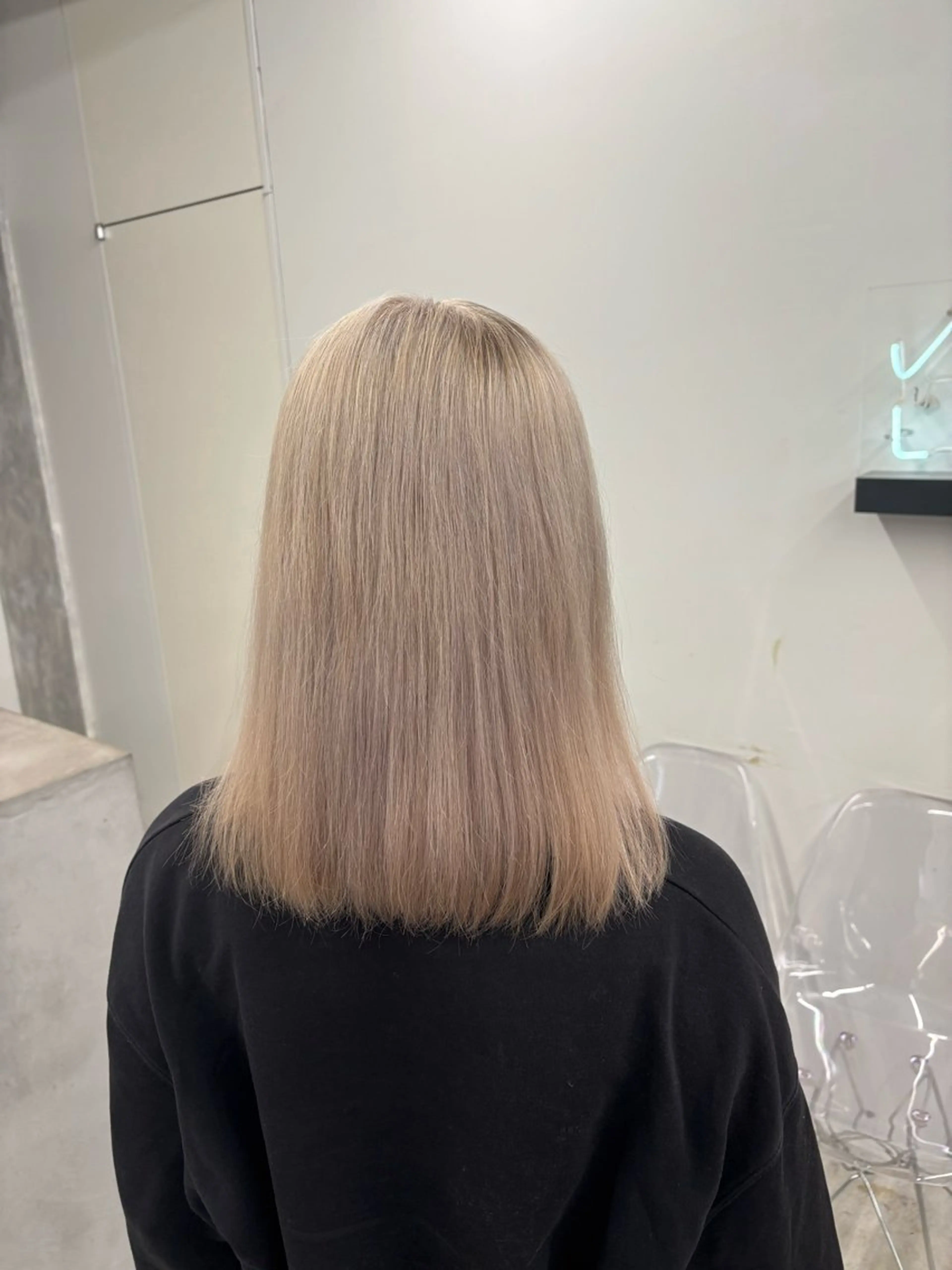 ミディアム カラー ベージュカラー ブリーチ ホワイトベージュ カネコ ノノカのヘアスタイル