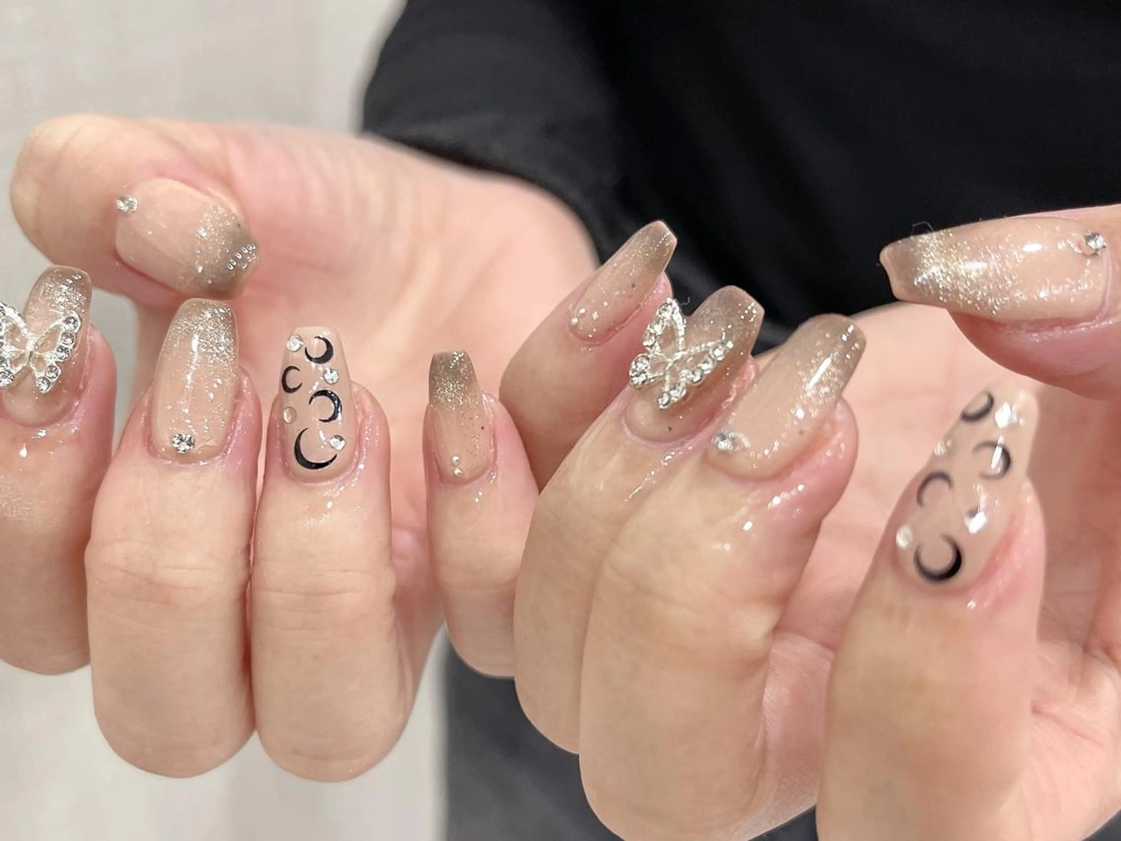 ネイル 持ち込み Shis_🦄shi 韓国風キラキラネイルのネイルデザイン