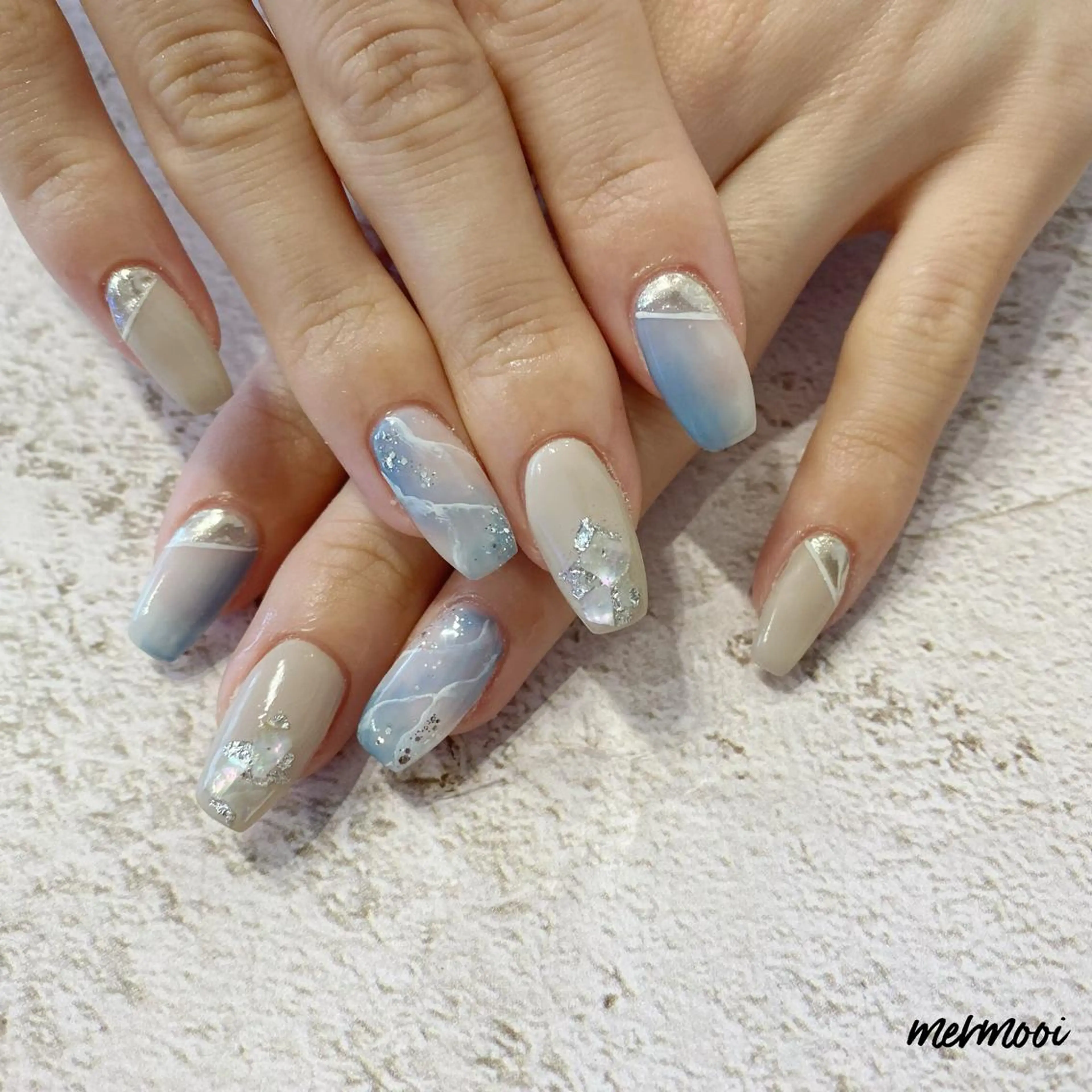 ネイル ブルー キラキラネイル 韓国ネイル 大理石ネイル(マーブル) ミラーネイル ハンドネイル melumooi nailのネイルデザイン