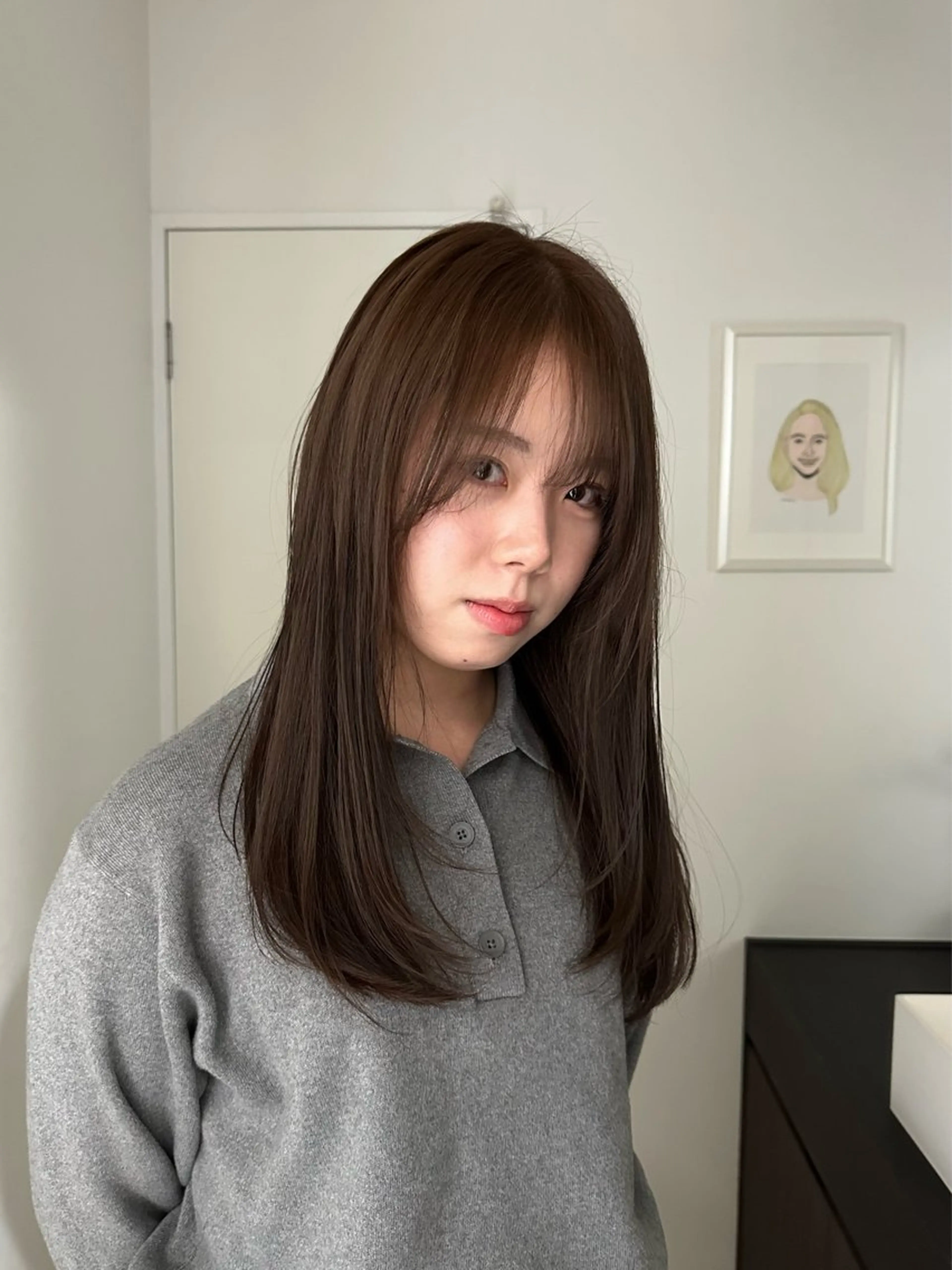 セミロング カラー アッシュ ホワイトアッシュ レイヤーカット カット ヘアカラー トリートメント enrichミヤモト ヒロヤのヘアスタイル