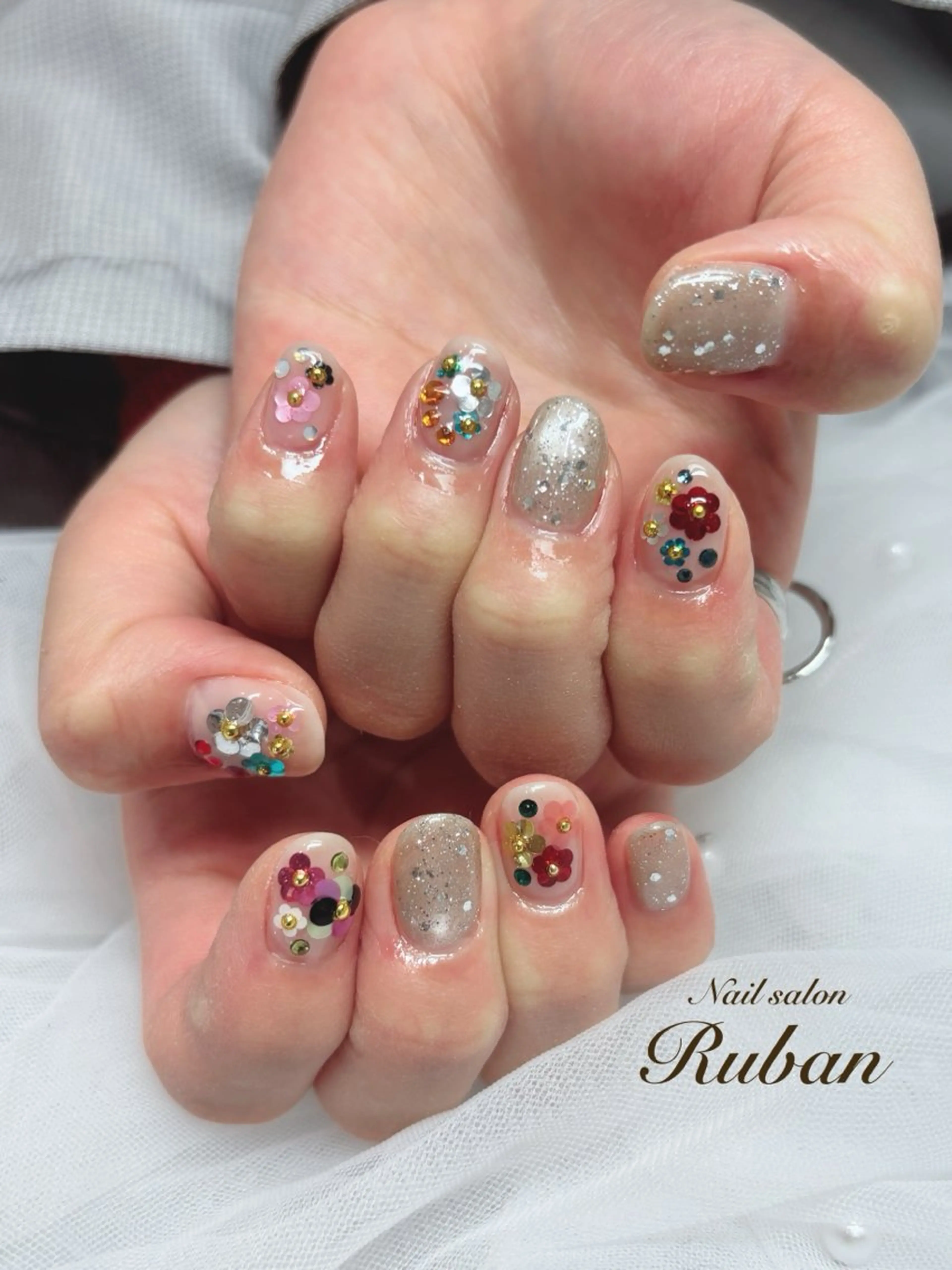 ネイル フラワーネイル ホログラムネイル Nail salon Rubanのネイルデザイン