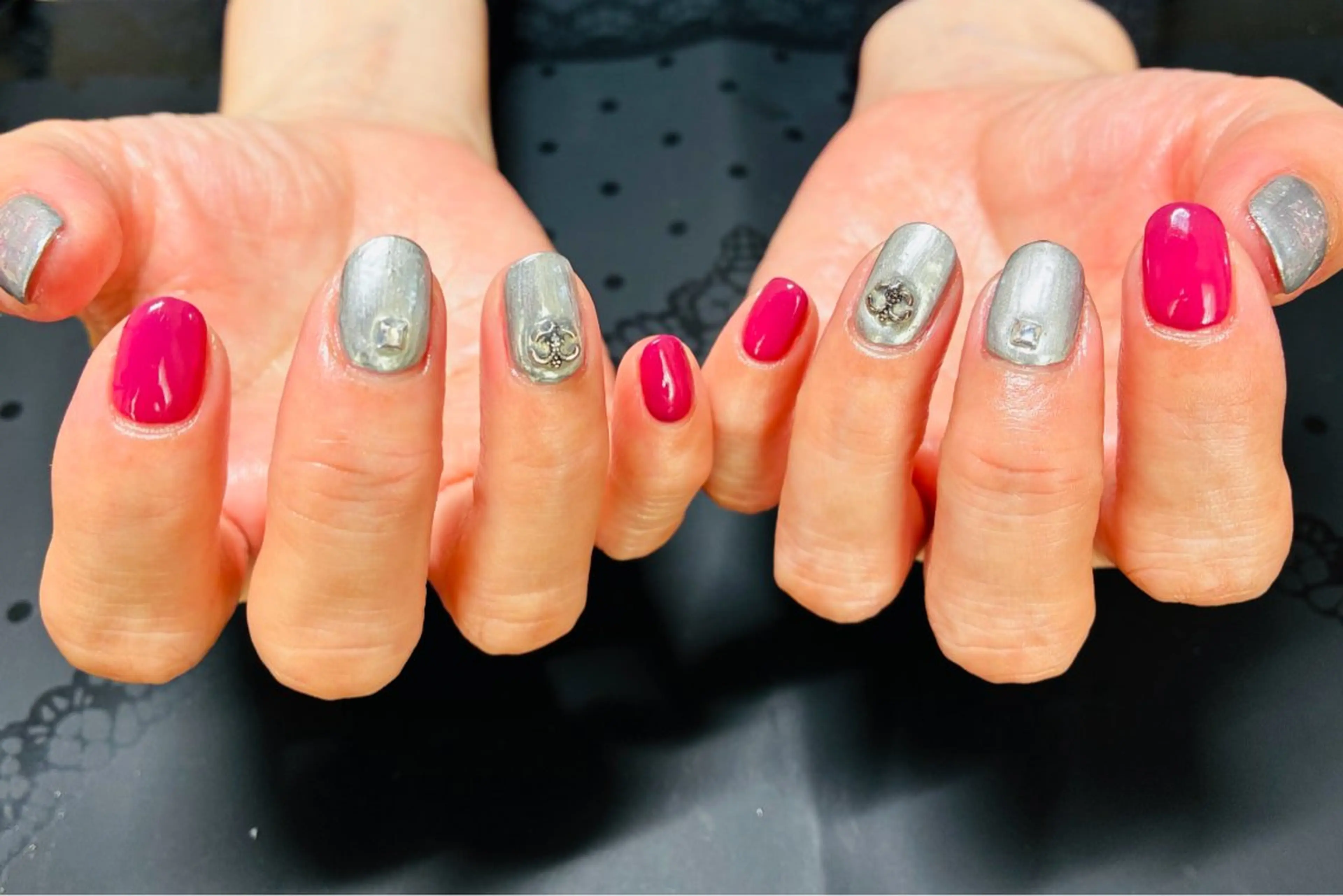 ネイル R nailのネイルデザイン